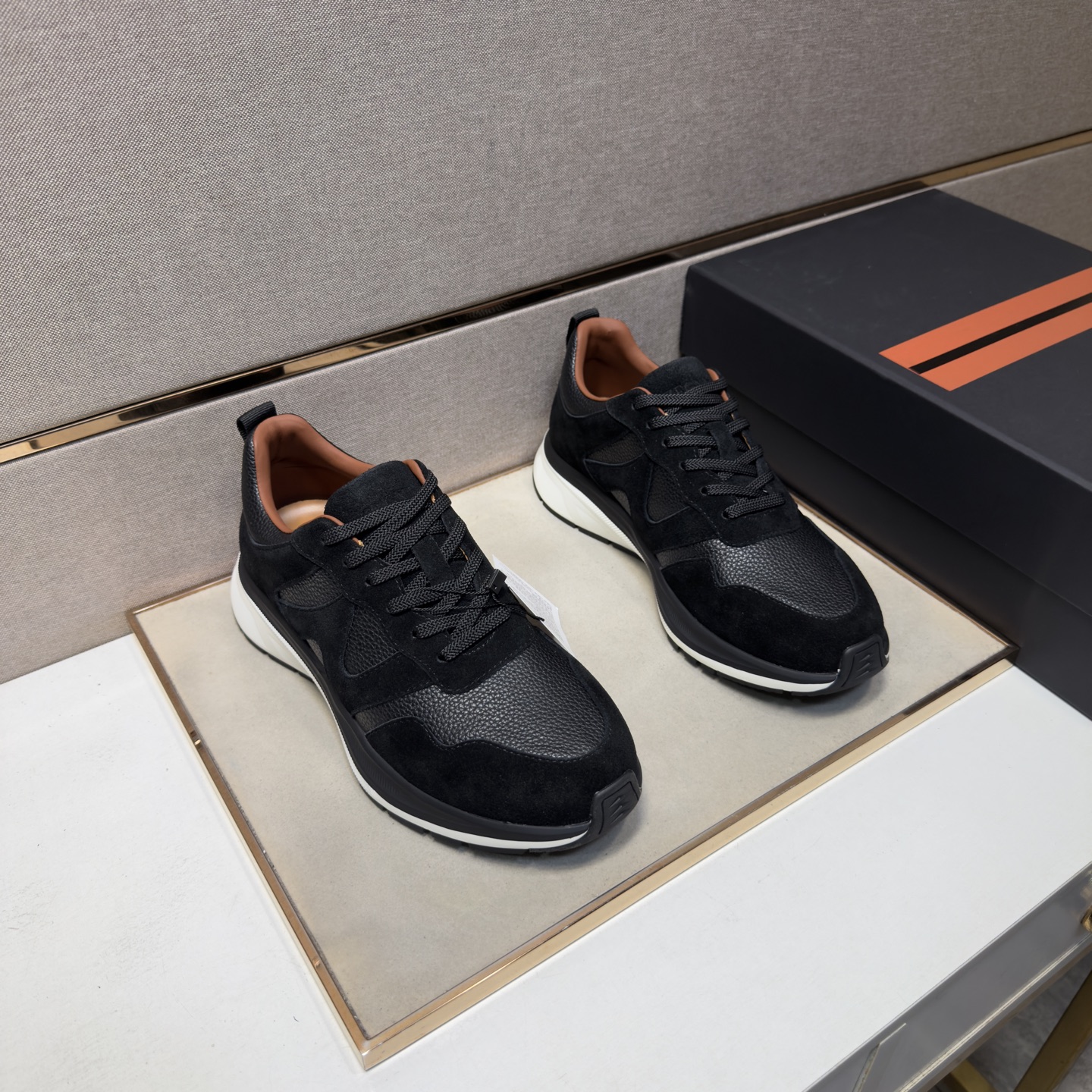 NO:831314,[LP~] Men's casual shoes 2026z cabinet simultaneous sale Size 39-45, 46 custom-made # 4 colors The upper is made of cowhide and stitched with cowhide lining, which is comfortable and breathable. The original sole is comfortable and wear-resistant. The real thing is better when photographed in person, loro piana, cowhide19860909【LP～】男士休闲鞋 2026z柜同步发售 码数39-45,46订做 # 4个颜色鞋面选用牛皮拼接牛皮内里,舒适透气,鞋底原版舒适耐磨大底,实物拍摄实物更赞,,loro piana,cowhide,Men's shoes