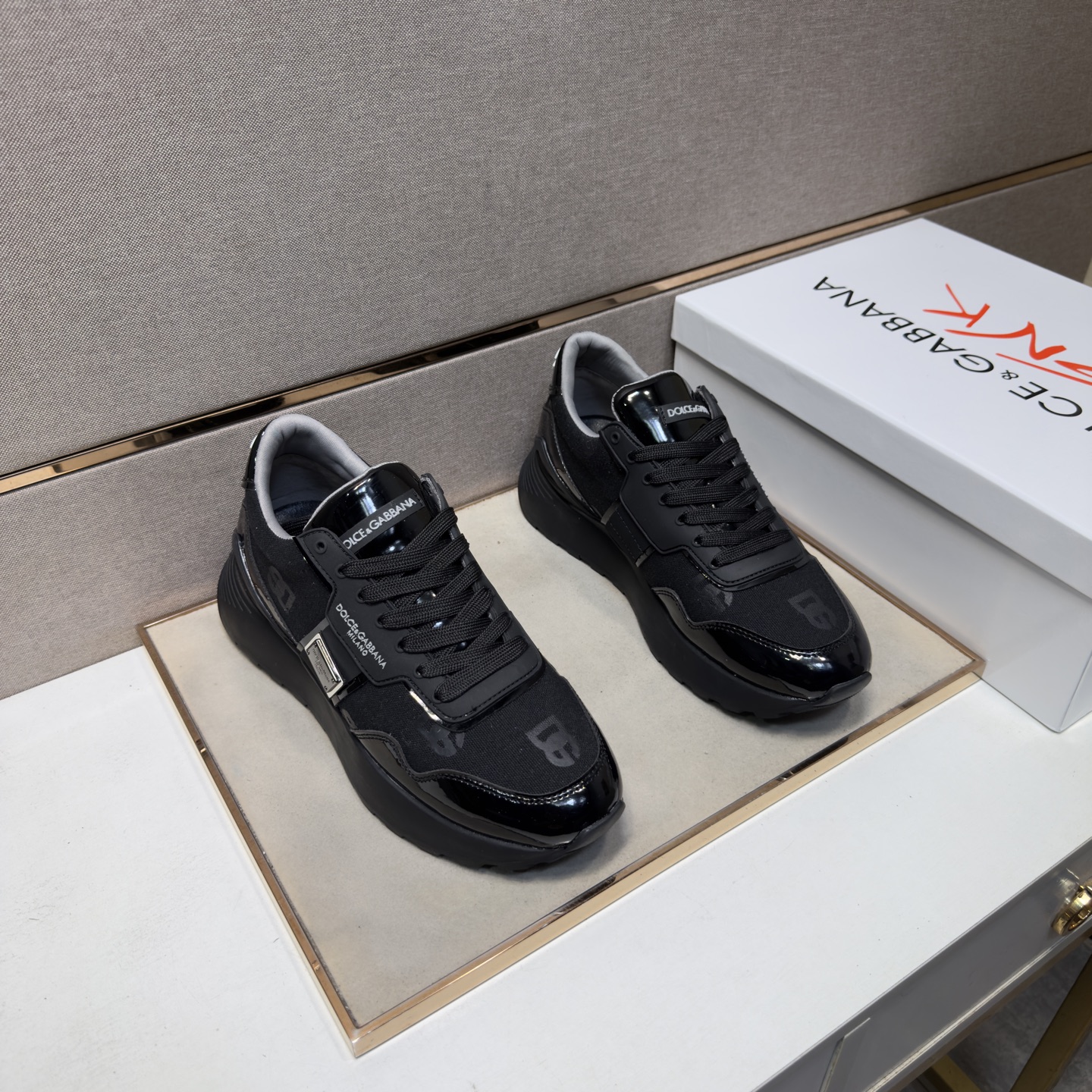 NO:833323,[DG~] Men's casual shoes 2026z cabinets are on sale simultaneously. Sizes 38-44 # 1 color. The upper is made of multi-material spliced ​​mesh lining, which is comfortable and breathable. The original sole is comfortable and wear-resistant. The real thing is better when photographed in person.19860909【DG～】男士休闲鞋 2026z柜同步发售 码数38-44 # 1个颜色鞋面选用多材质拼接网布内里,舒适透气,鞋底原版舒适耐磨大底,实物拍摄实物更赞,,Men's shoes