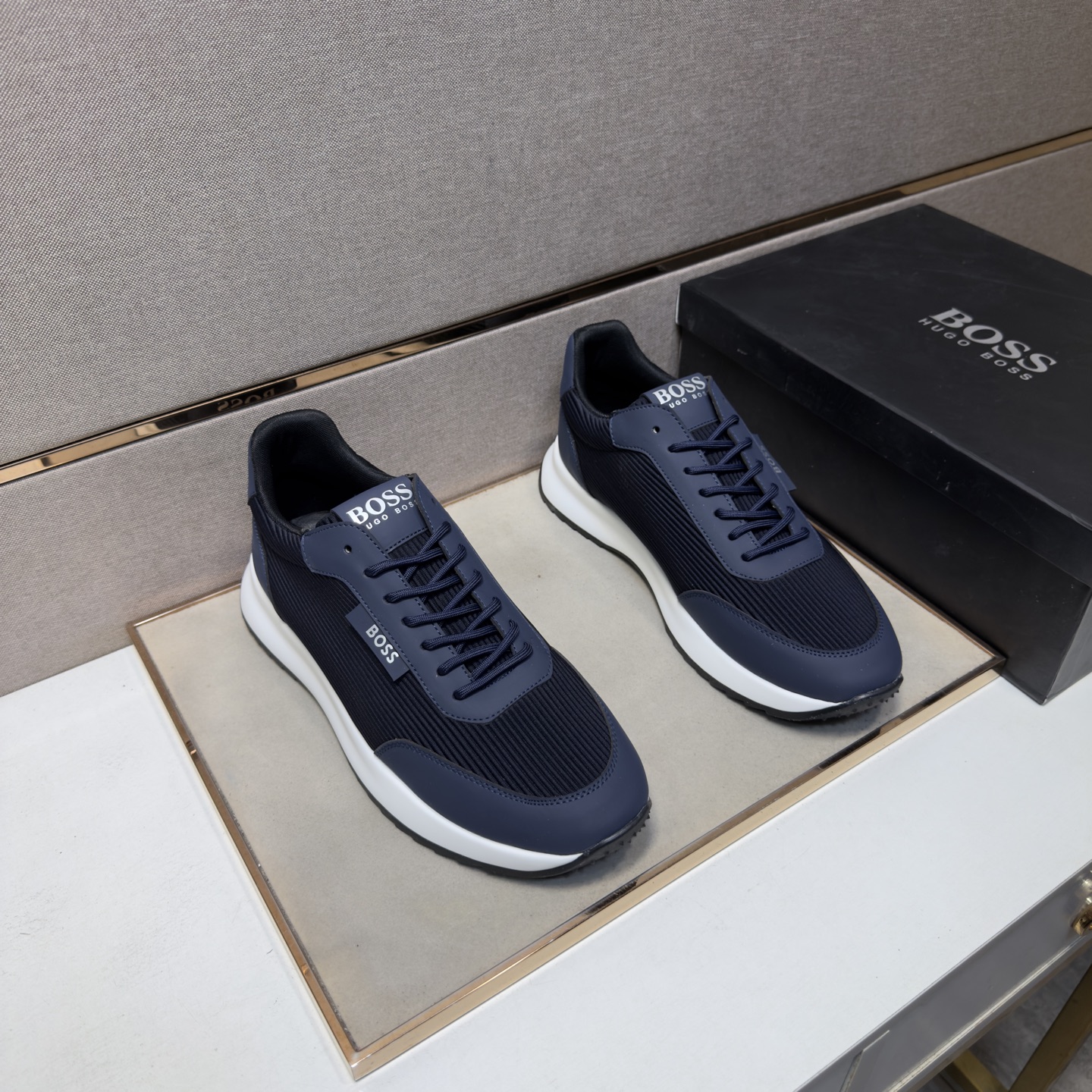 NO:833346,[BOSS～] Men's casual shoes 2026z cabinet sales simultaneously Size 38-44 # 4 colors The upper is made of multi-material spliced ​​mesh lining, which is comfortable and breathable. The original sole is comfortable and wear-resistant. The real thing is better when photographed in person.19860909【BOSS～】男士休闲鞋 2026z柜同步发售 码数38-44 # 4个颜色鞋面选用多材质拼接网布内里,舒适透气,鞋底原版舒适耐磨大底,实物拍摄实物更赞,,Men's shoes