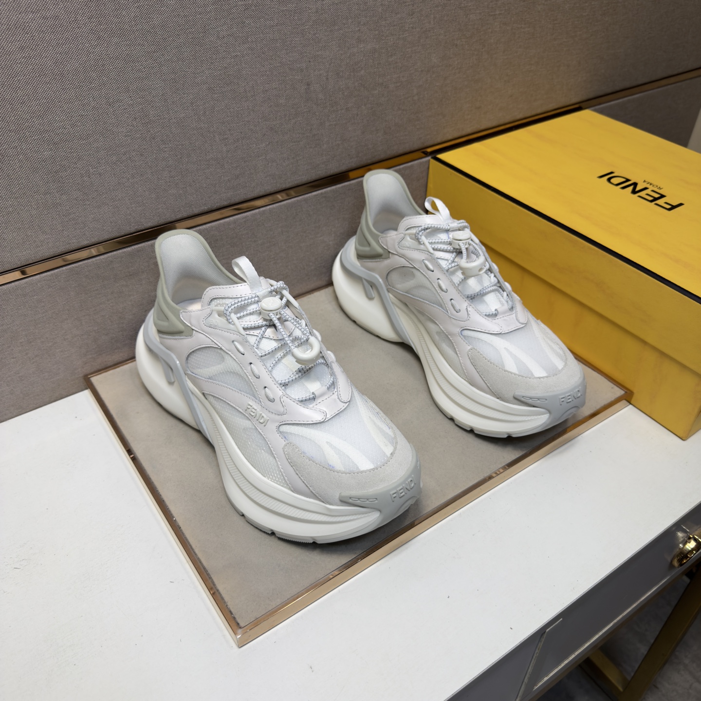 NO:833907,[Fendi~] Men's casual shoes 2026z cabinet sales simultaneously Size: 38-44# 4 colors The upper is made of multi-material spliced ​​mesh lining, which is comfortable and breathable. The original sole is comfortable and wear-resistant. The real thing is better when photographed in person, fendi19860909【芬迪～】男士休闲鞋 2026z柜同步发售 码数:38-44# 4个颜色鞋面选用多材质拼接网布内里,舒适透气,鞋底原版舒适耐磨大底,实物拍摄实物更赞,,fendi,Men's shoes