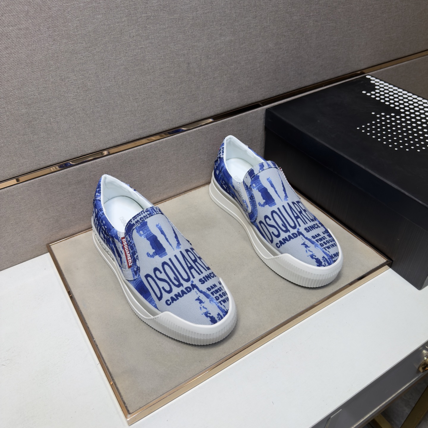 NO:833924,[D2～] Casual shoes for couples, on sale simultaneously in 2026z cabinets. Size: 36-44#. The uppers in 3 colors are made of multi-material spliced ​​genuine leather lining, which is comfortable and breathable. The original soles are comfortable and wear-resistant. The real ones are better when photographed in person.19860909【D2～】情侣装休闲鞋 2026z柜同步发售 码数:36-44# 3个颜色鞋面选用多材质拼接真皮内里,舒适透气,鞋底原版舒适耐磨大底,实物拍摄实物更赞,,Men's shoes