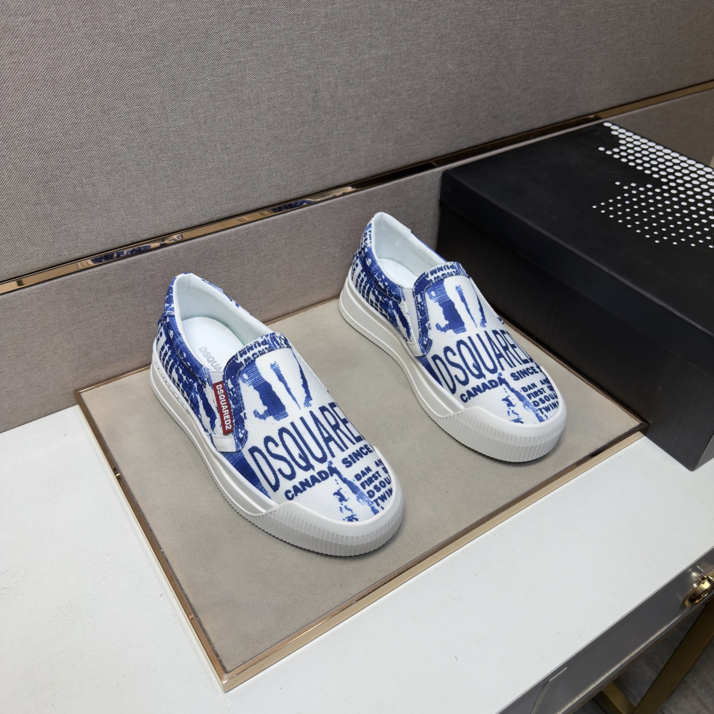 NO:833932,[D2～] Couple casual shoes 2026z cabinet simultaneous sale Size: 38-44# 3 colors of uppers made of multi-material splicing genuine leather lining, comfortable and breathable, original soles comfortable and wear-resistant outsole, the real thing is better when photographed in person,19860909【D2～】情侣装休闲鞋 2026z柜同步发售 码数:38-44# 3个颜色鞋面选用多材质拼接真皮内里,舒适透气,鞋底原版舒适耐磨大底,实物拍摄实物更赞,,Men's shoes