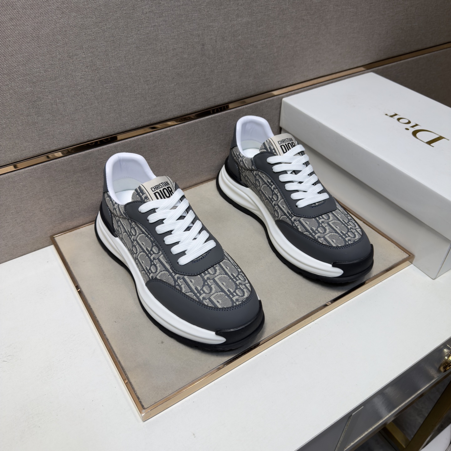 NO:834255,[Dior~] Men's casual shoes 2026z cabinet sales simultaneously Size 38-44 # 3 colors The upper is made of multi-material splicing genuine leather lining, comfortable and breathable, the original sole is comfortable and wear-resistant, the real thing is better when photographed, dior19860909【迪奥～】男士休闲鞋 2026z柜同步发售 码数38-44 # 3个颜色鞋面选用多材质拼接真皮内里,舒适透气,鞋底原版舒适耐磨大底,实物拍摄实物更赞,,dior,Men's shoes