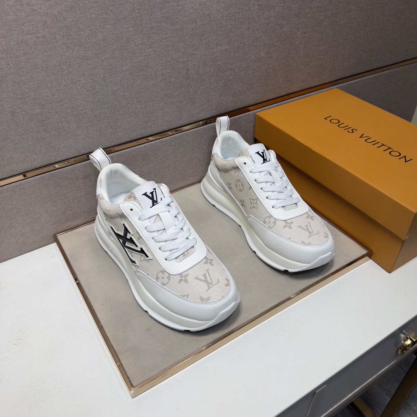 NO:850019,[LV~] Men's casual shoes 2026z cabinet simultaneous sale Size 38-44 # 4 colors The upper is made of multi-material spliced ​​mesh lining, which is comfortable and breathable. The original sole is comfortable and wear-resistant. The real thing is better when photographed in person. Louis Vuitton19860909【LV～】男士休闲鞋 2026z柜同步发售 码数38-44 # 4个颜色鞋面选用多材质拼接网布内里,舒适透气,鞋底原版舒适耐磨大底,实物拍摄实物更赞,,louis vuitton,Men's shoes