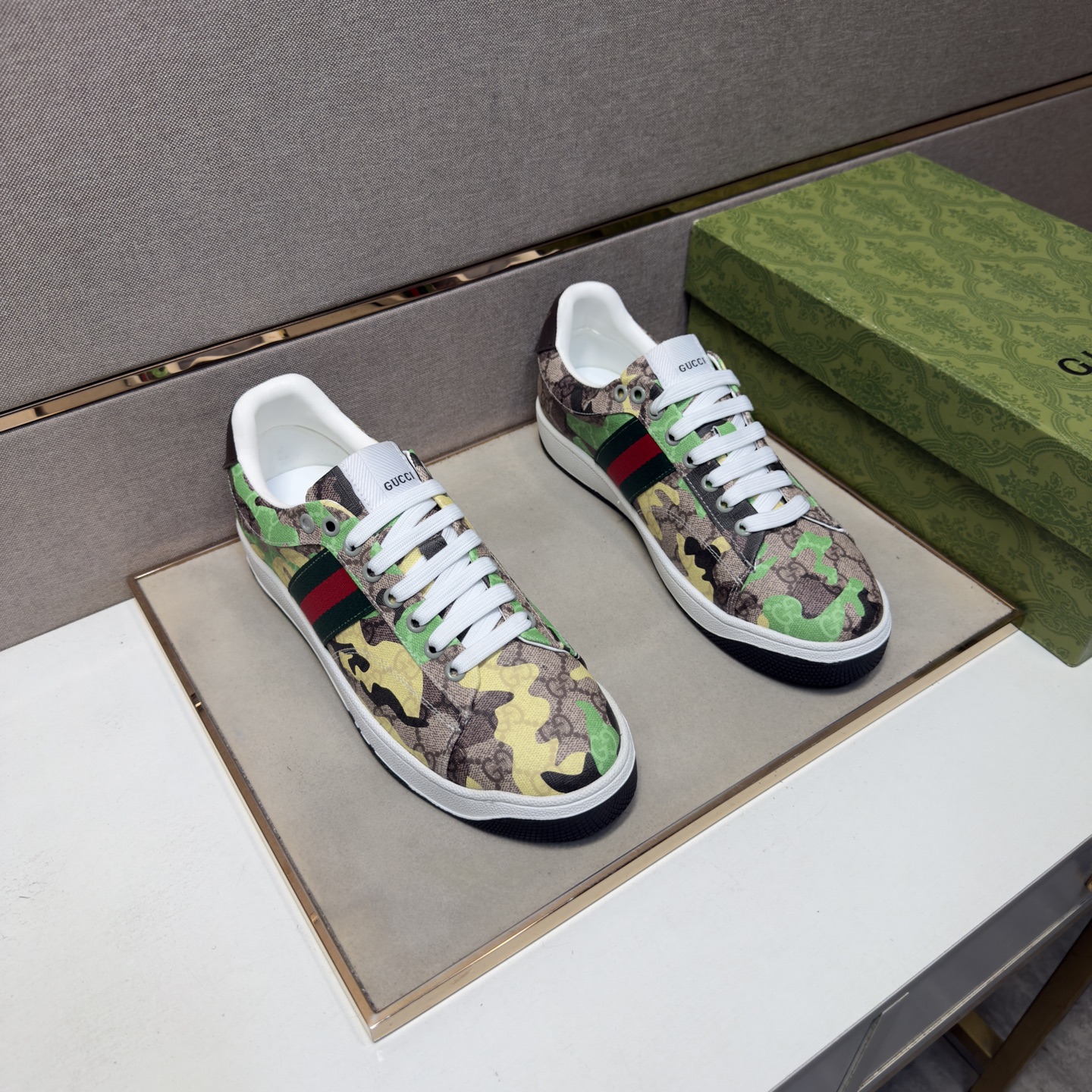 NO:834279,[Gucci~] Men's casual shoes 2026z cabinet sales simultaneously Size 38-44 # 3 colors The upper is made of multi-material splicing genuine leather lining, comfortable and breathable, the original sole is comfortable and wear-resistant, the real thing is better when photographed, gucci19860909【古驰～】男士休闲鞋 2026z柜同步发售 码数38-44 # 3个颜色鞋面选用多材质拼接真皮内里,舒适透气,鞋底原版舒适耐磨大底,实物拍摄实物更赞,,gucci,Men's shoes