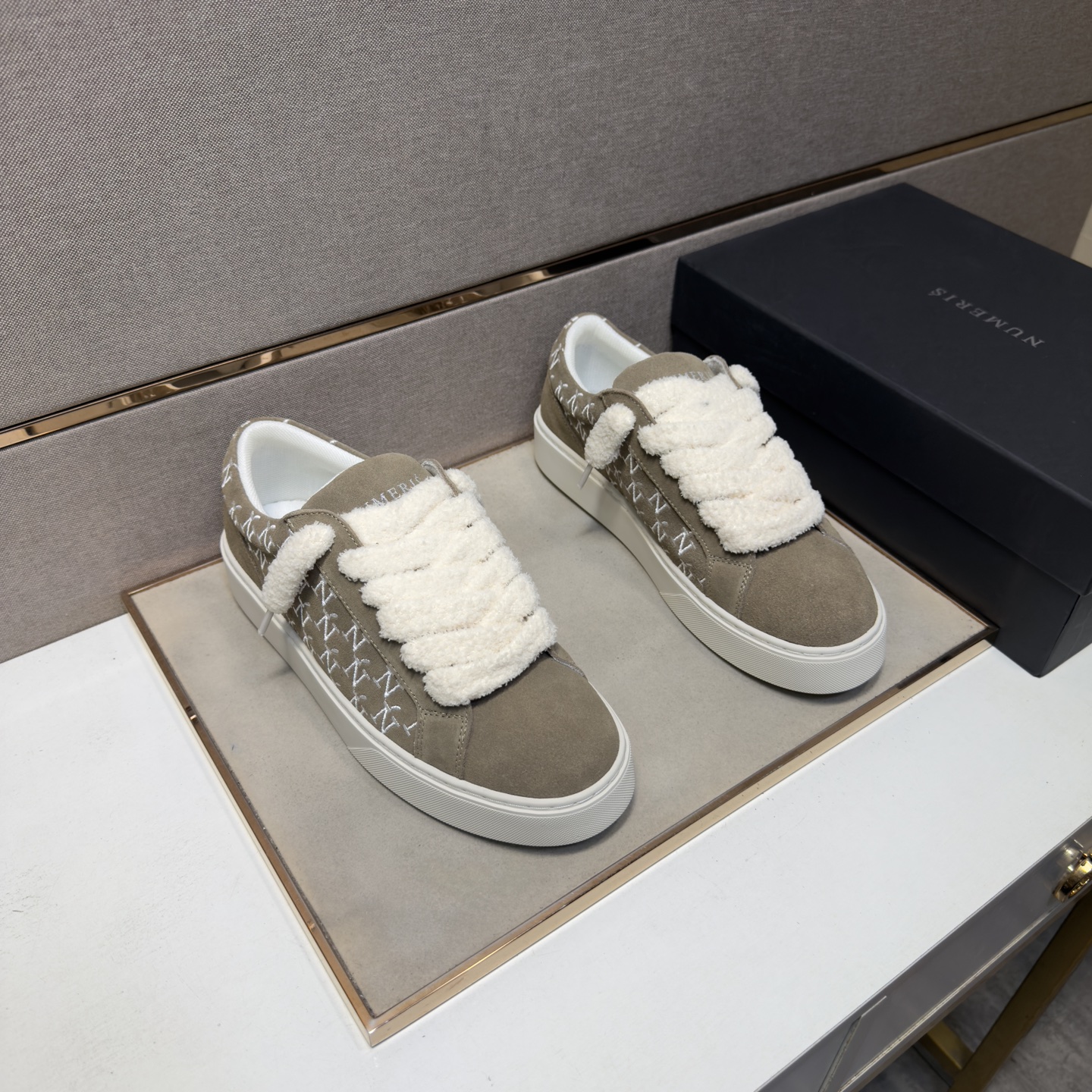 NO:834295,[NUMERIS~] Men's casual shoes 2026z cabinet sales simultaneously Size 38-44 # 5 colors The upper is made of multi-material spliced ​​mesh lining, which is comfortable and breathable. The original sole is comfortable and wear-resistant. The real thing is better when photographed in person.19860909【NUMERIS～】男士休闲鞋 2026z柜同步发售 码数38-44 # 5个颜色鞋面选用多材质拼接网布内里,舒适透气,鞋底原版舒适耐磨大底,实物拍摄实物更赞,,Men's shoes