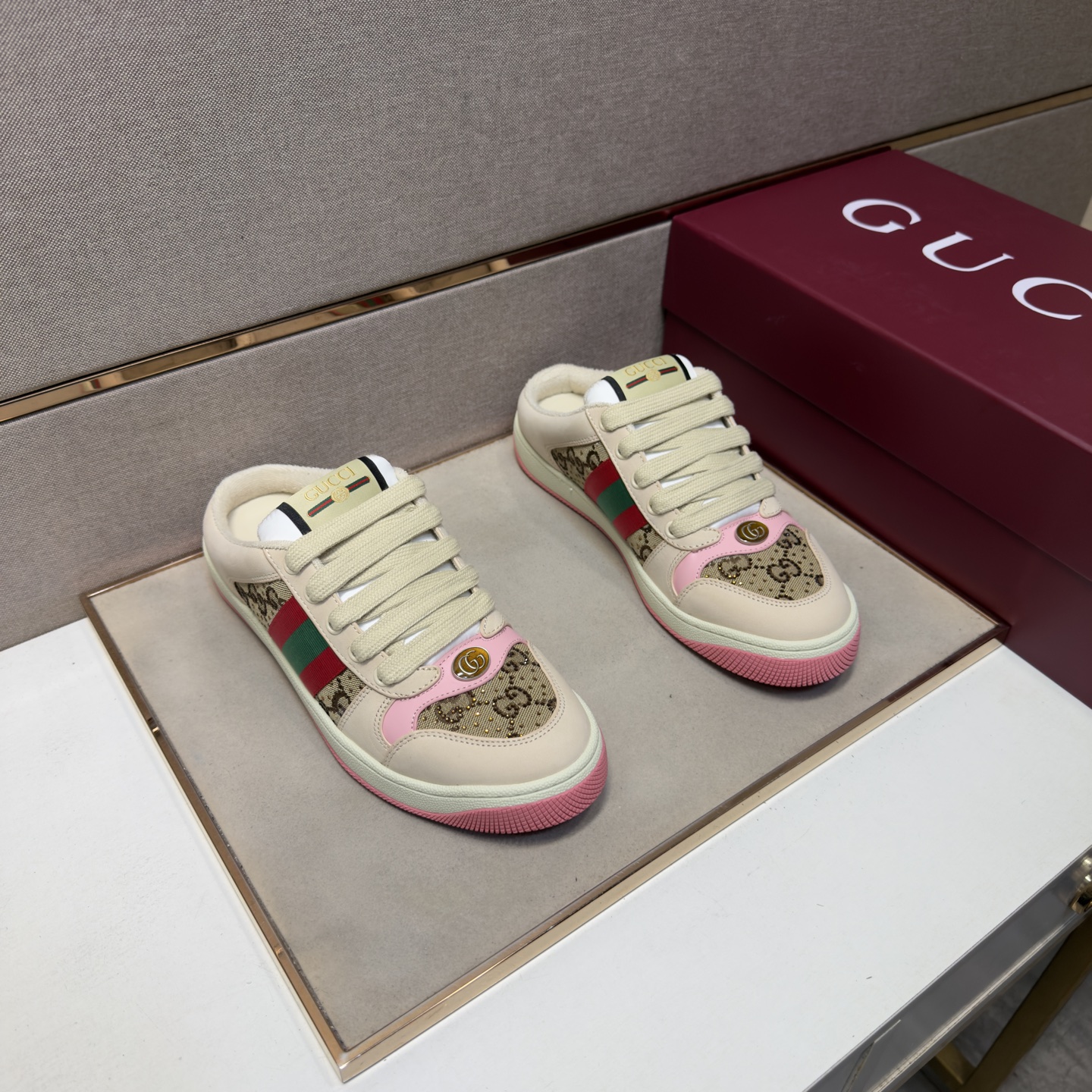 NO:850620,[Gucci～] Casual half-slippers for couples, 2026z cabinet simultaneous sale Size: 35-44# 1 color upper with multi-material splicing towel lining, comfortable and breathable, original sole, comfortable and wear-resistant outsole, real-life photos are better, gucci, slippers19860909【古驰～】情侣装休闲半拖鞋 2026z柜同步发售 码数:35-44# 1个颜色鞋面选用多材质拼接毛巾内里,舒适透气,鞋底原版舒适耐磨大底,实物拍摄实物更赞,,gucci,slippers,Men's shoes