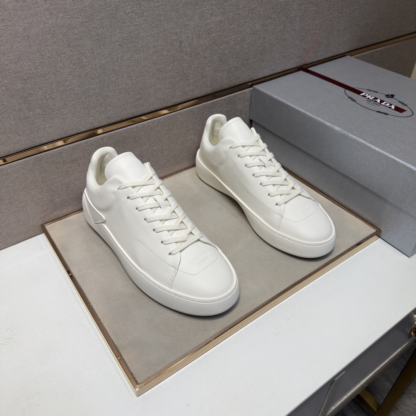 NO:851254,[Prada~] Men's casual shoes 2026z cabinet simultaneous sale Code number: 38-44 # 5 colors of uppers made of cowhide stitched with genuine leather lining, comfortable and breathable, original soles comfortable and wear-resistant outsole, real photos taken are better, prada, cowhide19860909【普拉达～】男士休闲鞋 2026z柜同步发售 码数:38-44 # 5个颜色鞋面选用牛皮拼接真皮内里,舒适透气,鞋底原版舒适耐磨大底,实物拍摄实物更赞,,prada,cowhide,Men's shoes