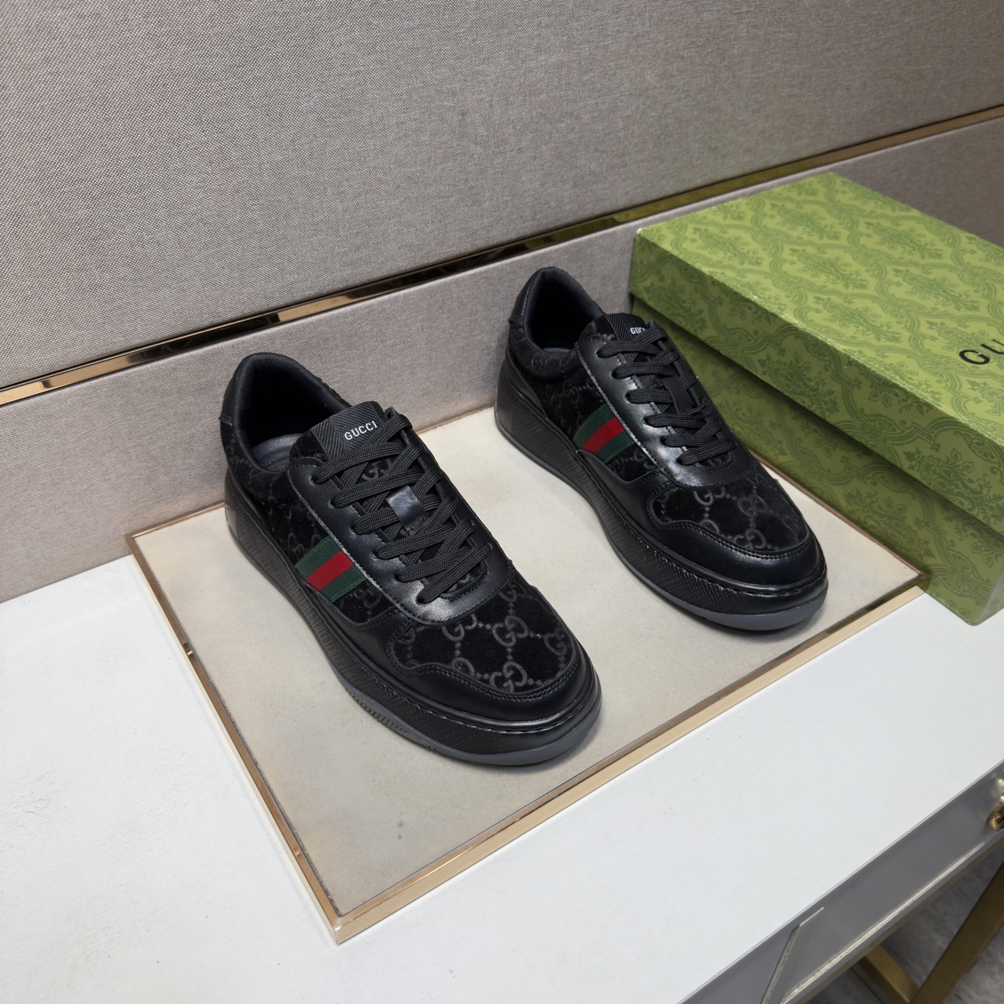 NO:852742,[Gucci~] Men's casual shoes 2026z cabinet simultaneous sale Size: 38-44# 5 colors upper with multi-material stitching mesh lining, comfortable and breathable, original sole comfortable and wear-resistant outsole, real shot of the real thing is better, gucci19860909【古驰～】男士休闲鞋 2026z柜同步发售 码数:38-44# 5个颜色鞋面选用多材质拼接网布内里,舒适透气,鞋底原版舒适耐磨大底,实物拍摄实物更赞,,gucci,Men's shoes