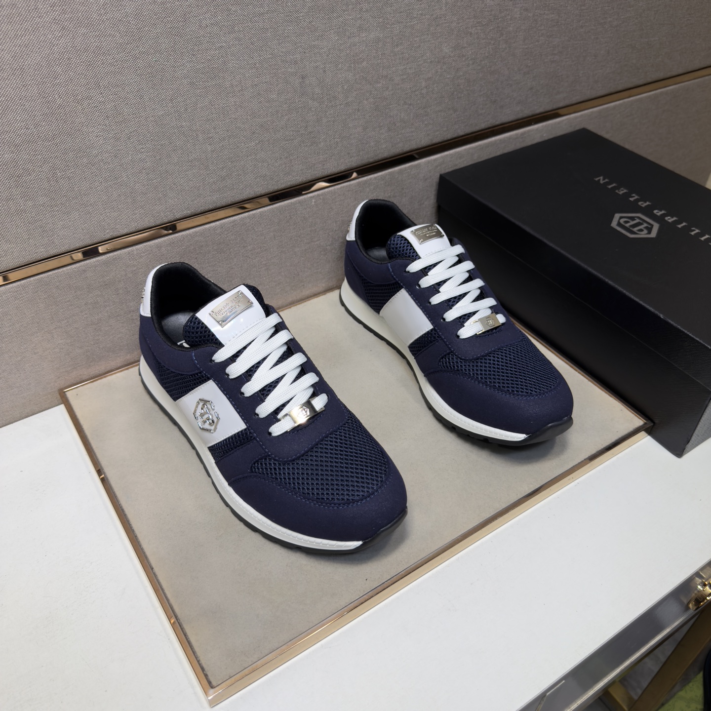 NO:886785,[PP~] Men's casual shoes are on sale simultaneously in 2026z cabinets. Size: 38-44#. The uppers in 6 colors are made of multi-material spliced ​​mesh lining, which is comfortable and breathable. The original soles are comfortable and wear-resistant. The real ones are better when photographed in person.19860909【PP～】男士休闲鞋 2026z柜同步发售 码数:38-44# 6个颜色鞋面选用多材质拼接网布内里,舒适透气,鞋底原版舒适耐磨大底,实物拍摄实物更赞,,Men's shoes