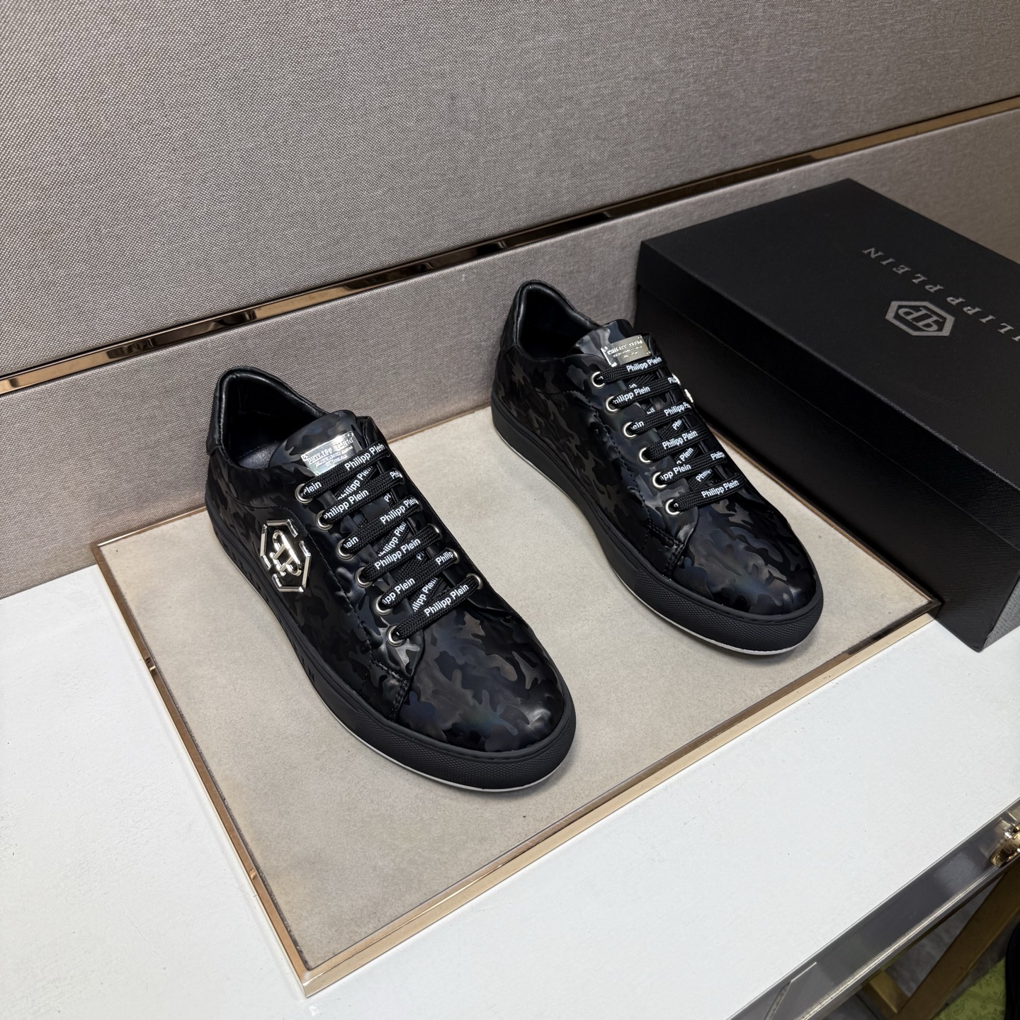 NO:886793,[PP~] Men's casual shoes are on sale simultaneously in 2026z cabinets. Size: 38-44#. The uppers in 5 colors are made of multi-material spliced ​​genuine leather lining, which is comfortable and breathable. The original soles are comfortable and wear-resistant. The real ones are better when photographed in person.19860909【PP～】男士休闲鞋 2026z柜同步发售 码数:38-44# 5个颜色鞋面选用多材质拼接真皮内里,舒适透气,鞋底原版舒适耐磨大底,实物拍摄实物更赞,,Men's shoes