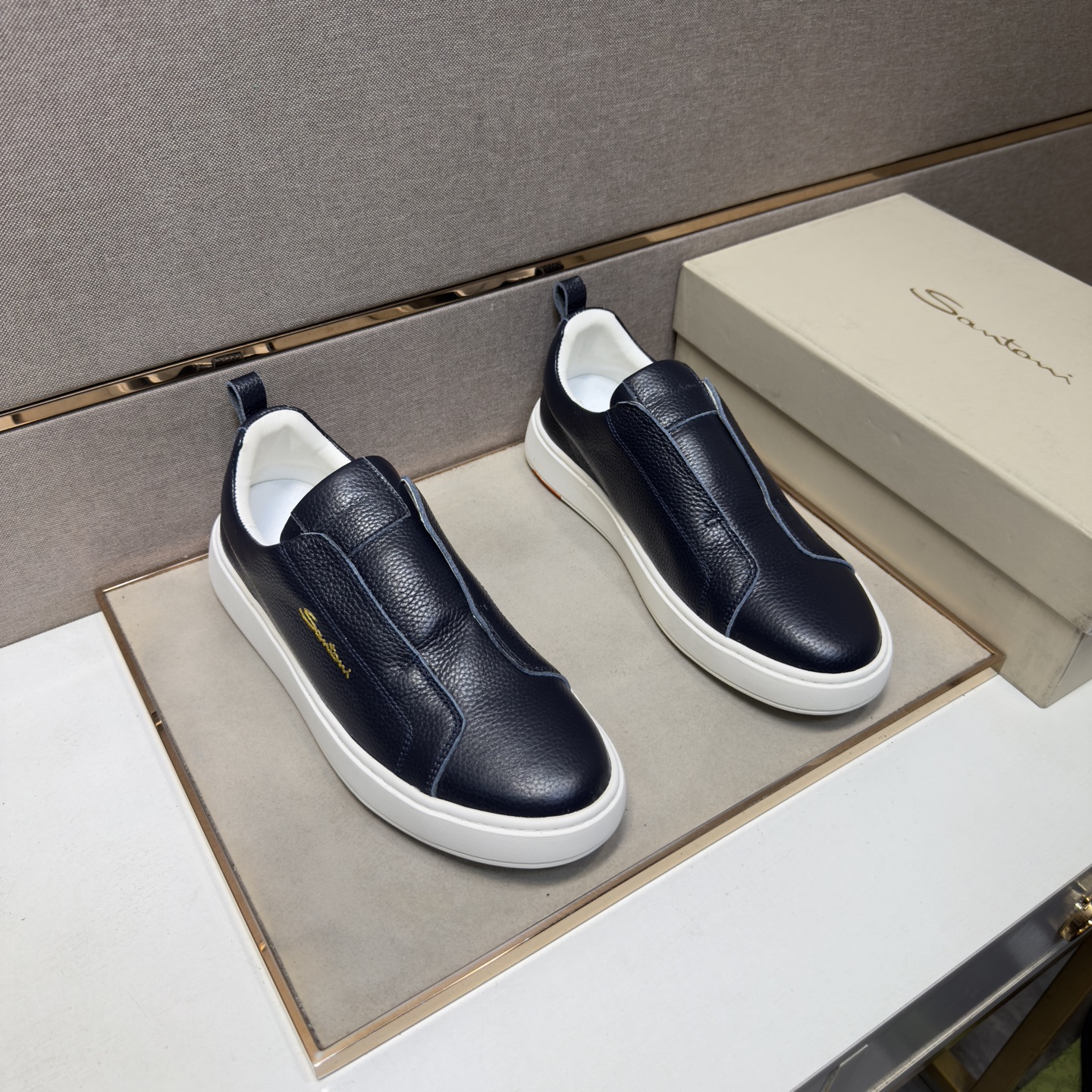 NO:886800,[Santoni~] Men's casual shoes 2026z cabinet sales simultaneously Size: 39-44# 6 colors The upper is made of multi-material spliced ​​genuine leather lining, which is comfortable and breathable. The original sole is comfortable and wear-resistant. The real thing is better when photographed in person.19860909【圣东尼～】男士休闲鞋 2026z柜同步发售 码数:39-44# 6个颜色鞋面选用多材质拼接真皮内里,舒适透气,鞋底原版舒适耐磨大底,实物拍摄实物更赞,,Men's shoes
