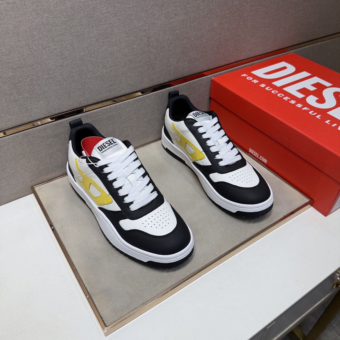 NO:887605,[DIESEL~] Men's casual shoes 2026z cabinet sales simultaneously Size 39-44 # 7 colors The upper is made of multi-material spliced ​​mesh lining, which is comfortable and breathable. The original sole is comfortable and wear-resistant. The real thing is better when photographed in person.19860909【DIESEL迪赛～】男士休闲鞋 2026z柜同步发售 码数39-44 # 7个颜色鞋面选用多材质拼接网布内里,舒适透气,鞋底原版舒适耐磨大底,实物拍摄实物更赞,,Men's shoes