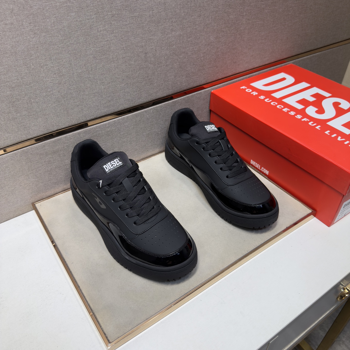 NO:887643,[DIESEL~] Men's casual shoes 2026z cabinet sales simultaneously Size 39-44 # 2 colors The upper is made of multi-material spliced ​​mesh lining, which is comfortable and breathable. The original sole is comfortable and wear-resistant. The real thing is better when photographed.19860909【DIESEL迪赛～】男士休闲鞋 2026z柜同步发售 码数39-44 # 2个颜色鞋面选用多材质拼接网布内里,舒适透气,鞋底原版舒适耐磨大底,实物拍摄实物更赞,,Men's shoes