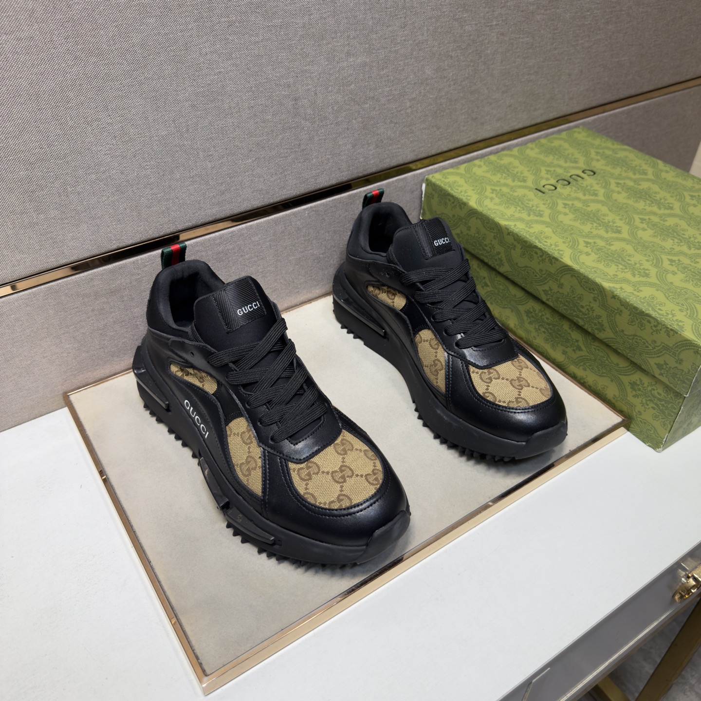 NO:887716,[Gucci~] Men's casual shoes 2026z cabinet sales simultaneously Size 38-44 # 3 colors The upper is made of multi-material spliced ​​mesh lining, which is comfortable and breathable. The original sole is comfortable and wear-resistant. The real thing is better when photographed in person, gucci19860909【古驰～】男士休闲鞋 2026z柜同步发售 码数38-44 # 3个颜色鞋面选用多材质拼接网布内里,舒适透气,鞋底原版舒适耐磨大底,实物拍摄实物更赞,,gucci,Men's shoes