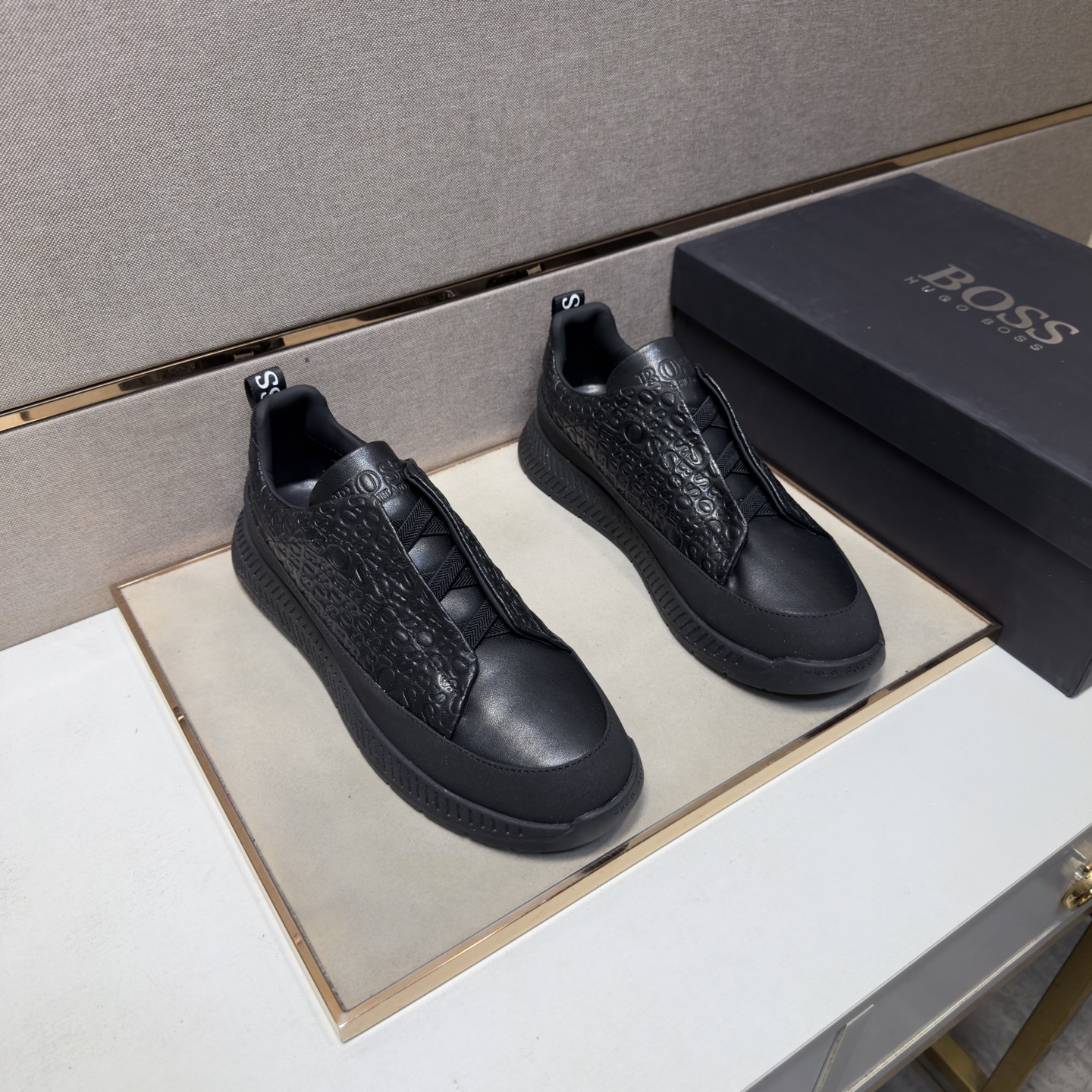 NO:887654,[BOSS~] Men's casual shoes 2026z cabinet sales simultaneously Size 38-44 # 2 colors The upper is made of multi-material spliced ​​genuine leather lining, which is comfortable and breathable. The original sole is comfortable and wear-resistant. The real thing is better when photographed in person.19860909【BOSS～】男士休闲鞋 2026z柜同步发售 码数38-44 # 2个颜色鞋面选用多材质拼接真皮内里,舒适透气,鞋底原版舒适耐磨大底,实物拍摄实物更赞,,Men's shoes