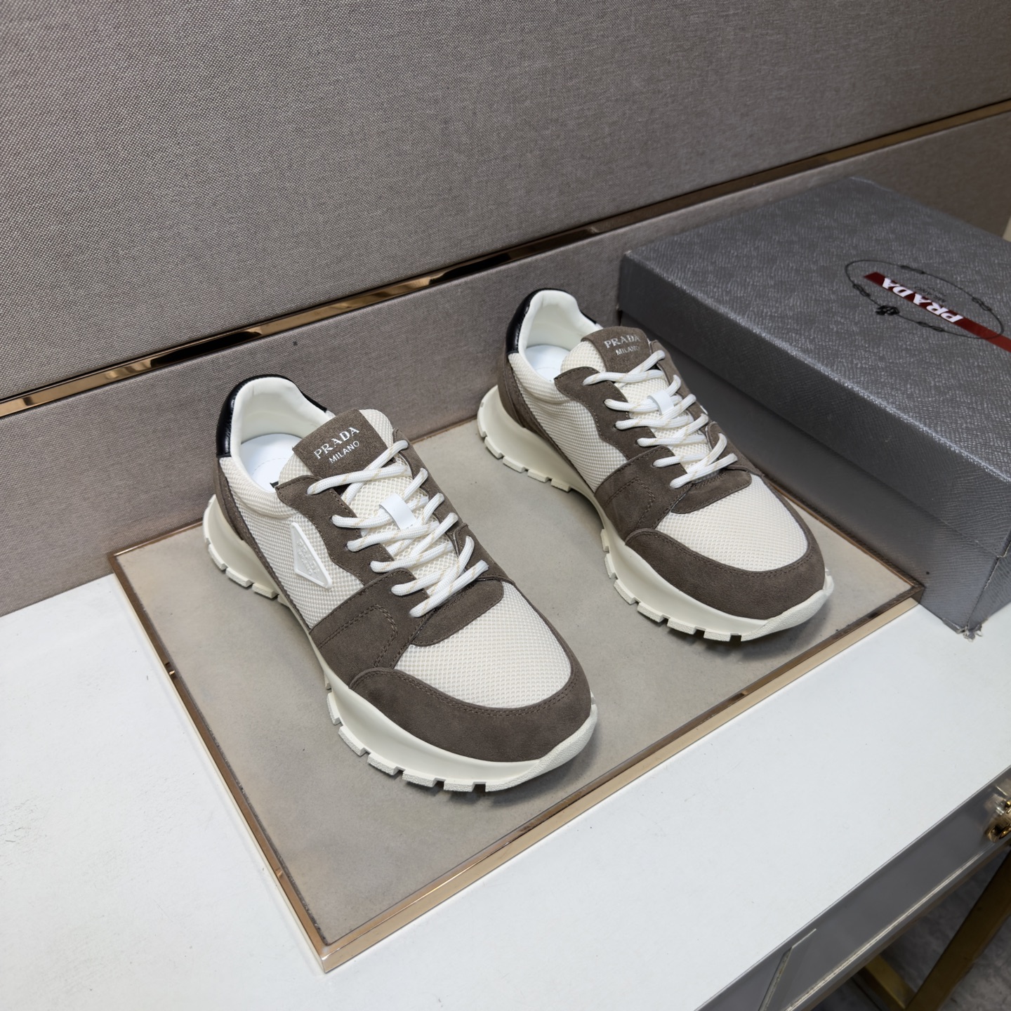 NO:888267,[Prada~] Men's casual shoes 2026z cabinet sales simultaneously Size 38-44 # 4 colors The upper is made of multi-material splicing genuine leather lining, comfortable and breathable, the original sole is comfortable and wear-resistant, the real thing is better when photographed, prada19860909【普拉达～】男士休闲鞋 2026z柜同步发售 码数38-44 # 4个颜色鞋面选用多材质拼接真皮内里,舒适透气,鞋底原版舒适耐磨大底,实物拍摄实物更赞,,prada,Men's shoes