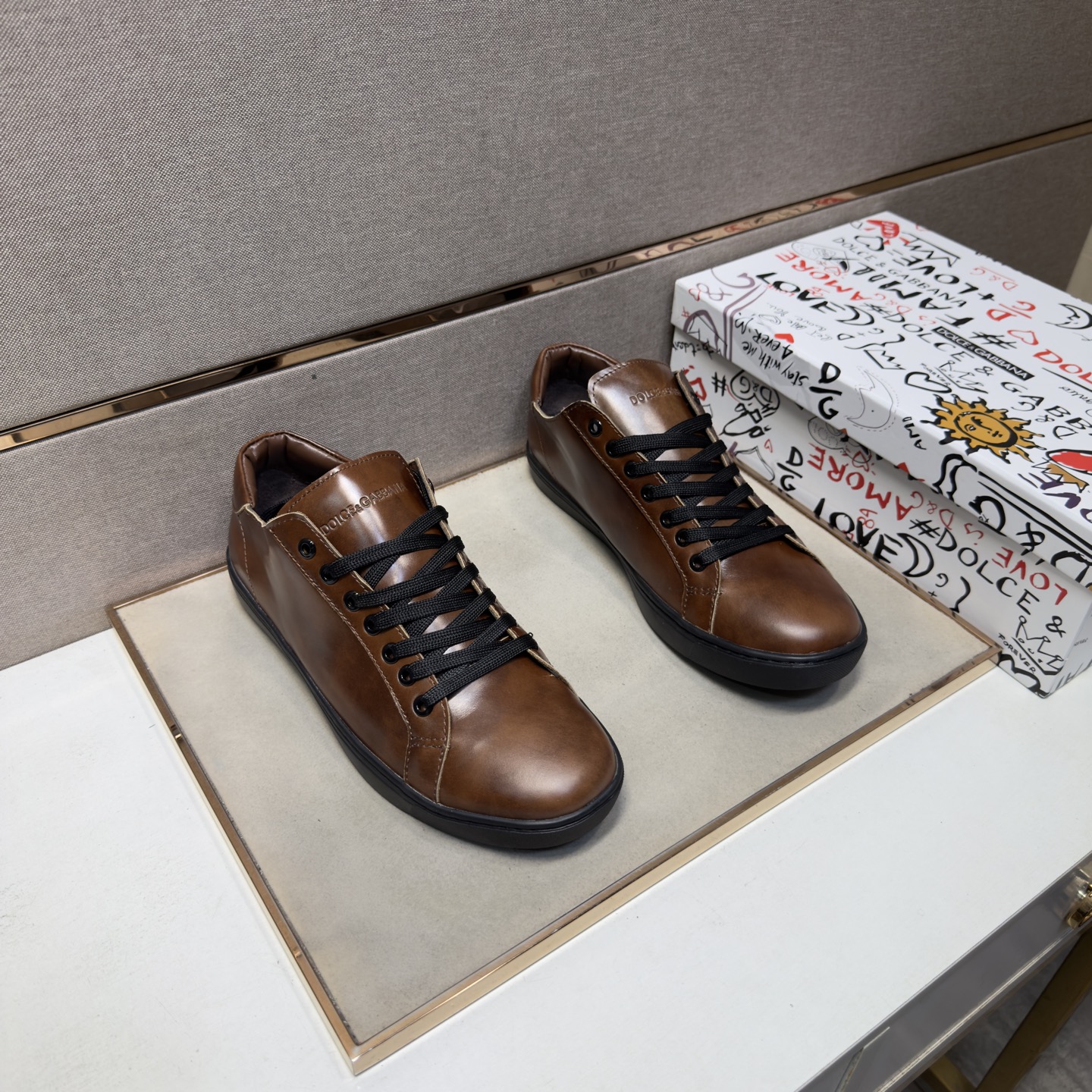 NO:888299,[DG~] Men's casual shoes 2026z cabinet simultaneous sale, size 38-44 # 1 color, the upper is made of multi-material stitching and genuine leather lining, comfortable and breathable, the original sole is comfortable and wear-resistant, the real thing is better when photographed in person,19860909【DG～】男士休闲鞋 2026z柜同步发售 码数38-44 # 1个颜色鞋面选用多材质拼接真皮内里,舒适透气,鞋底原版舒适耐磨大底,实物拍摄实物更赞,,Men's shoes