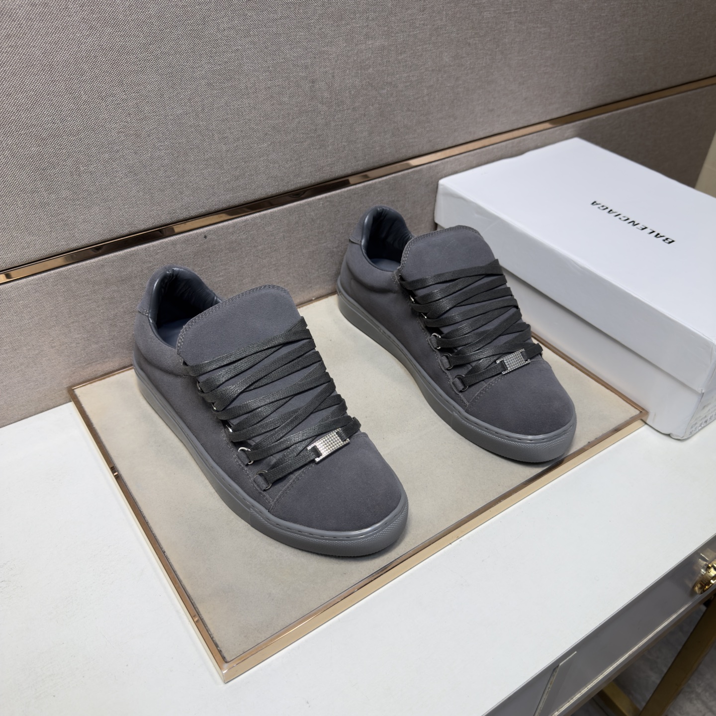 NO:888368,[Balenciaga~] Men's casual shoes 2026z cabinet simultaneous sale Size: 38-44# 3 colors of uppers are made of multi-material splicing genuine leather lining, comfortable and breathable, original soles are comfortable and wear-resistant, the actual photos are better than the actual ones, balenciaga19860909【巴黎世家～】男士休闲鞋 2026z柜同步发售 码数:38-44# 3个颜色鞋面选用多材质拼接真皮内里,舒适透气,鞋底原版舒适耐磨大底,实物拍摄实物更赞,,balenciaga,Men's shoes