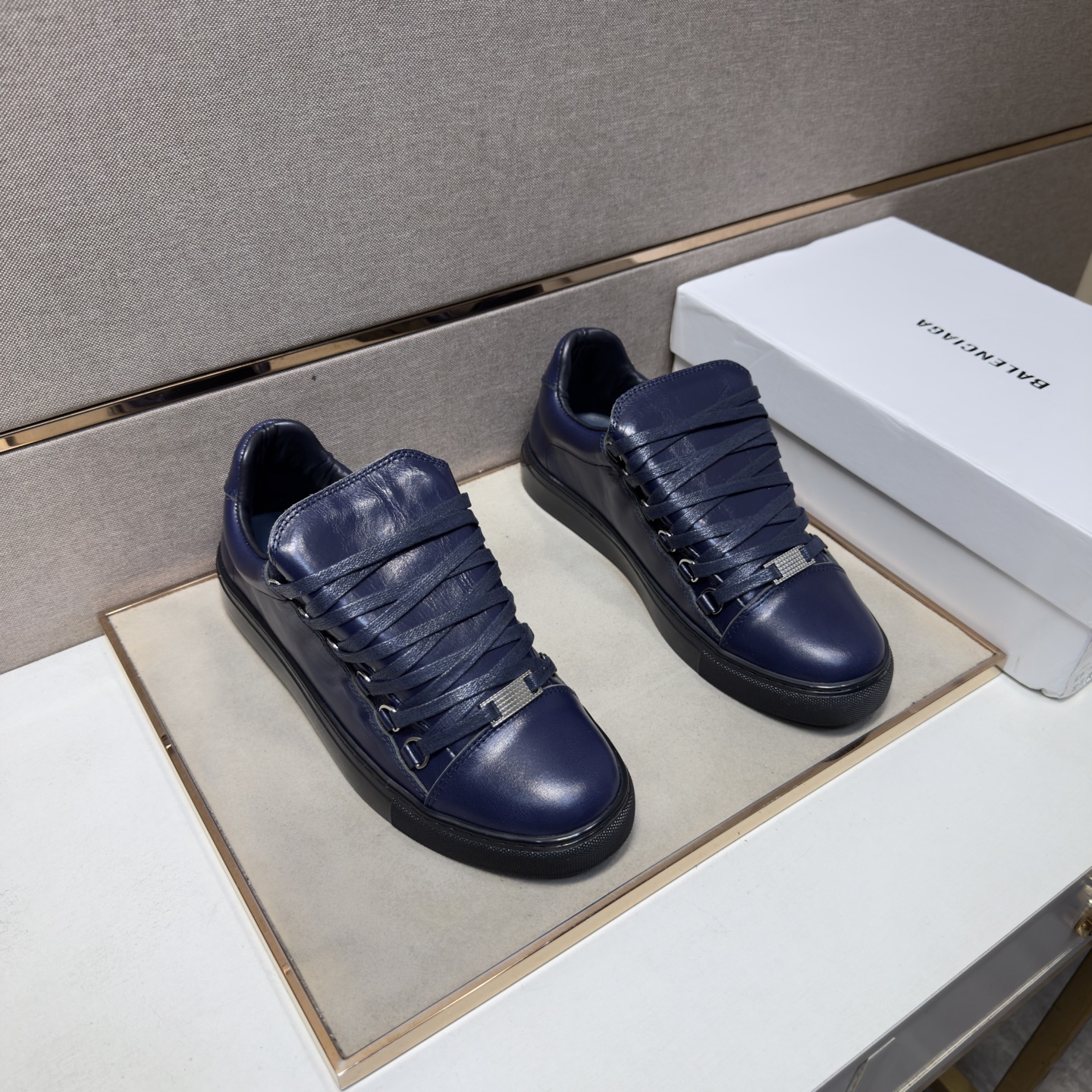 NO:888377,[Balenciaga~] Men's casual shoes 2026z cabinet simultaneous sale Size: 38-44# 1 color uppers are made of multi-material spliced ​​genuine leather lining, comfortable and breathable, original soles are comfortable and wear-resistant, the real photos are better than the real ones, balenciaga19860909【巴黎世家～】男士休闲鞋 2026z柜同步发售 码数:38-44# 1个颜色鞋面选用多材质拼接真皮内里,舒适透气,鞋底原版舒适耐磨大底,实物拍摄实物更赞,,balenciaga,Men's shoes