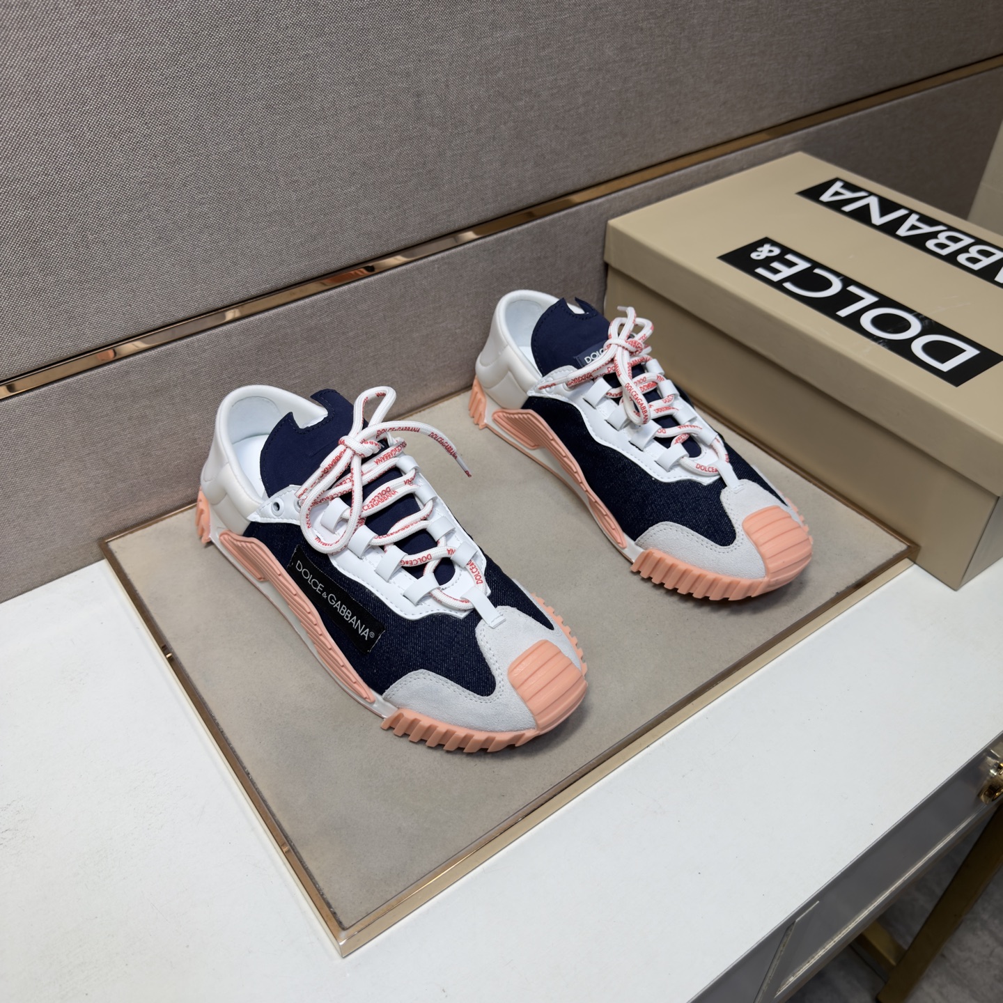 NO:888838,[DG~] Casual shoes for couples 2026z cabinet simultaneous sale Code number: 36-44 # 1 color The upper is made of multi-material spliced ​​mesh lining, which is comfortable and breathable. The original sole is comfortable and wear-resistant. The real thing is better when photographed in person.19860909【DG～】情侣装休闲鞋 2026z柜同步发售 码数:36-44 # 1个颜色鞋面选用多材质拼接网布内里,舒适透气,鞋底原版舒适耐磨大底,实物拍摄实物更赞,,Men's shoes