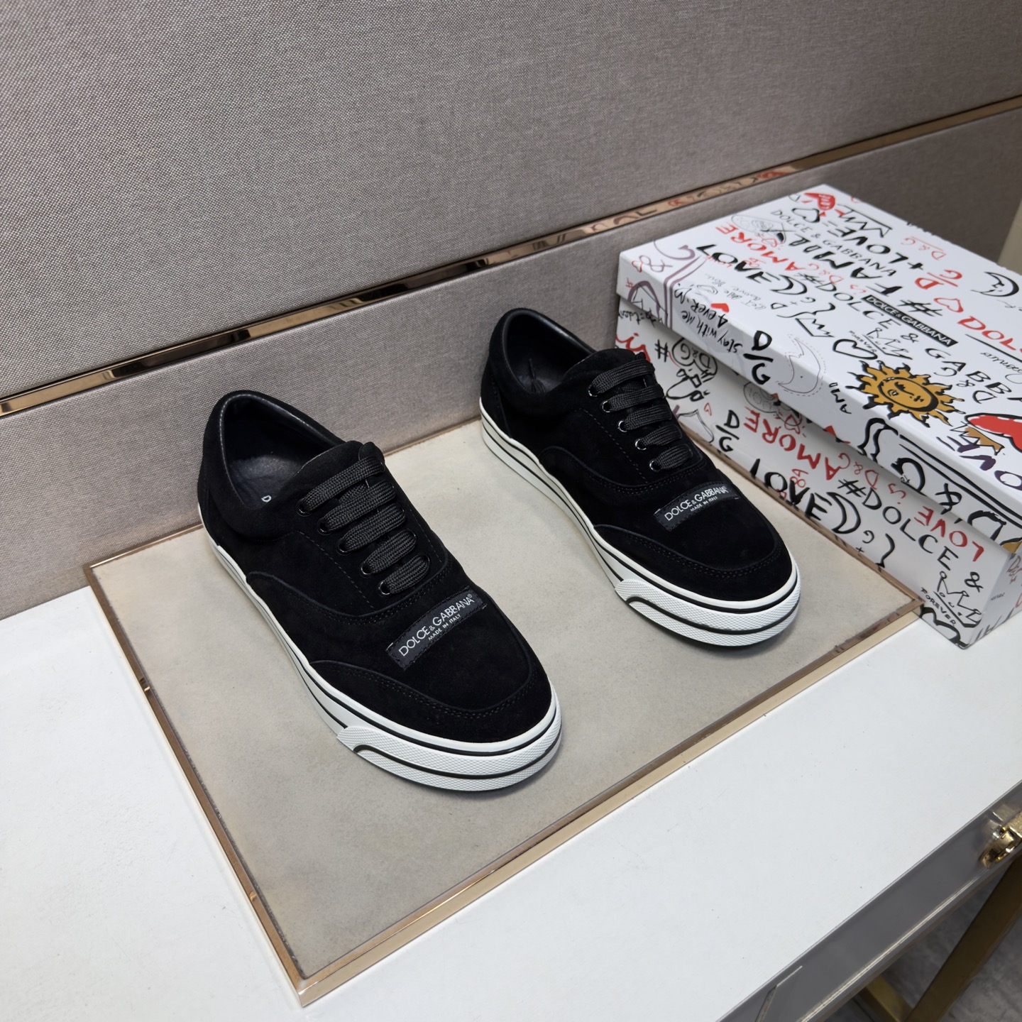 NO:888854,[DG~] Men's casual shoes are on sale simultaneously in 2026z cabinets. Size: 38-44 # 1 color. The upper is made of multi-material spliced ​​genuine leather lining, which is comfortable and breathable. The original sole is comfortable and wear-resistant. The real thing is better when photographed in person.19860909【DG～】男士休闲鞋 2026z柜同步发售 码数:38-44 # 1个颜色鞋面选用多材质拼接真皮内里,舒适透气,鞋底原版舒适耐磨大底,实物拍摄实物更赞,,Men's shoes