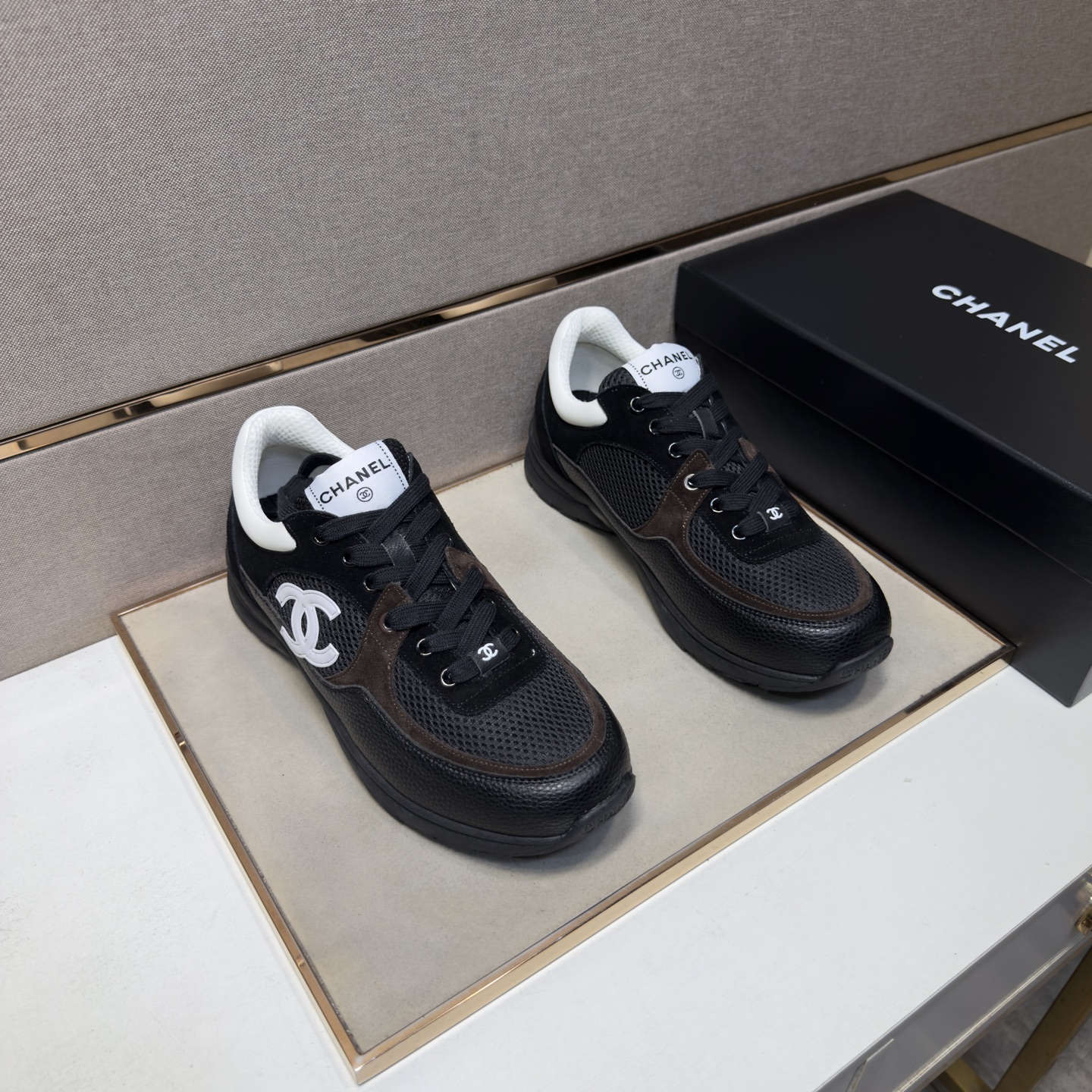 NO:888928,[Chanel~] Casual shoes for couples 2026z cabinet simultaneous sale Size: 35-44 # 3 colors The upper is made of multi-material spliced ​​mesh lining, which is comfortable and breathable. The original sole is comfortable and wear-resistant. The real thing is better when shot in person,,chanel19860909【香奈儿～】情侣装休闲鞋 2026z柜同步发售 码数:35-44 # 3个颜色鞋面选用多材质拼接网布内里,舒适透气,鞋底原版舒适耐磨大底,实物拍摄实物更赞,,chanel,Men's shoes