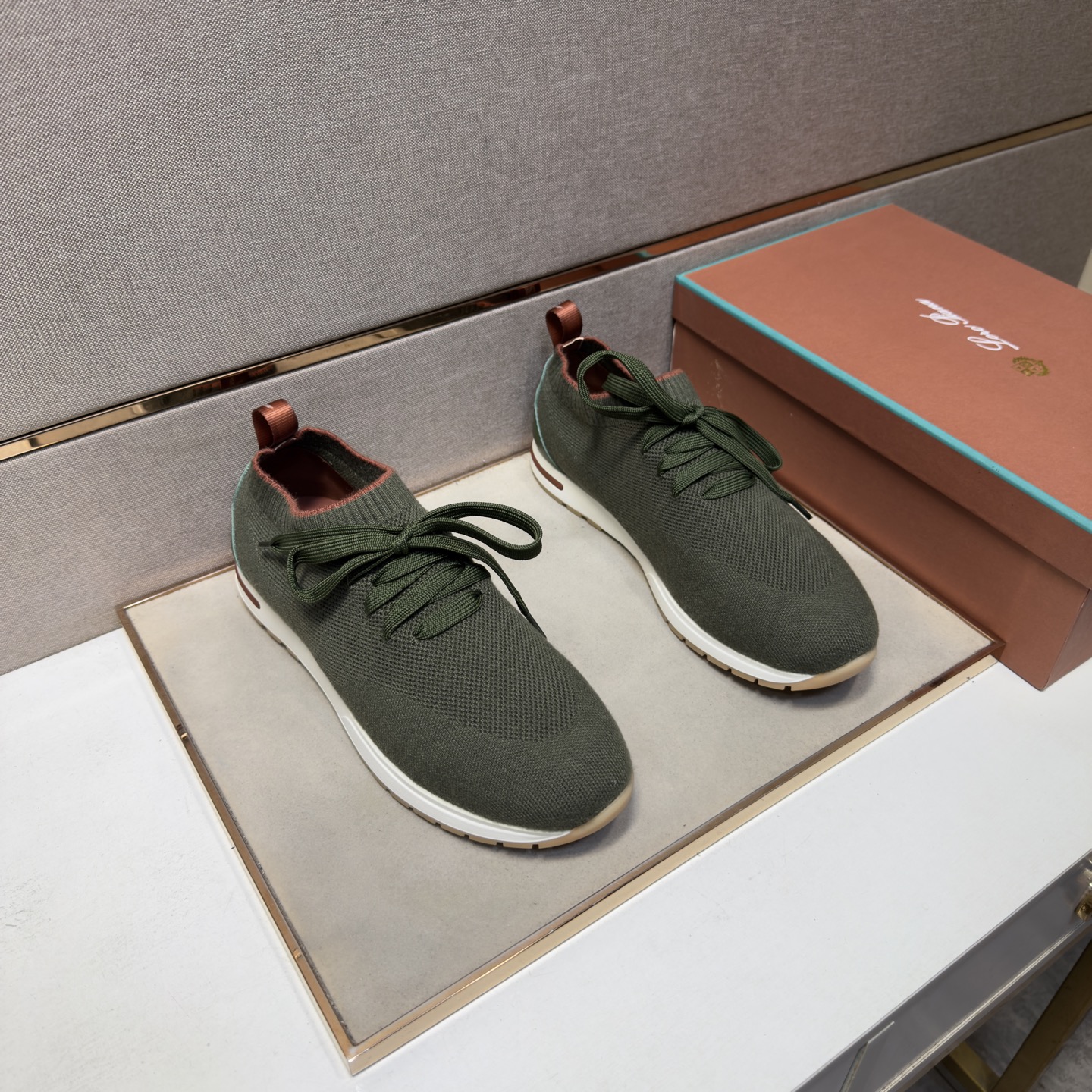 NO:897792,[LP~] Men's casual shoes 2026z cabinet simultaneous sale Code number: 38-44 # 1 color upper with multi-material spliced ​​mesh lining, comfortable and breathable, original sole comfortable and wear-resistant outsole, real shot of the real thing is better, loro piana19860909【LP～】男士休闲鞋 2026z柜同步发售 码数:38-44 # 1个颜色鞋面选用多材质拼接网布内里,舒适透气,鞋底原版舒适耐磨大底,实物拍摄实物更赞,,loro piana,Men's shoes