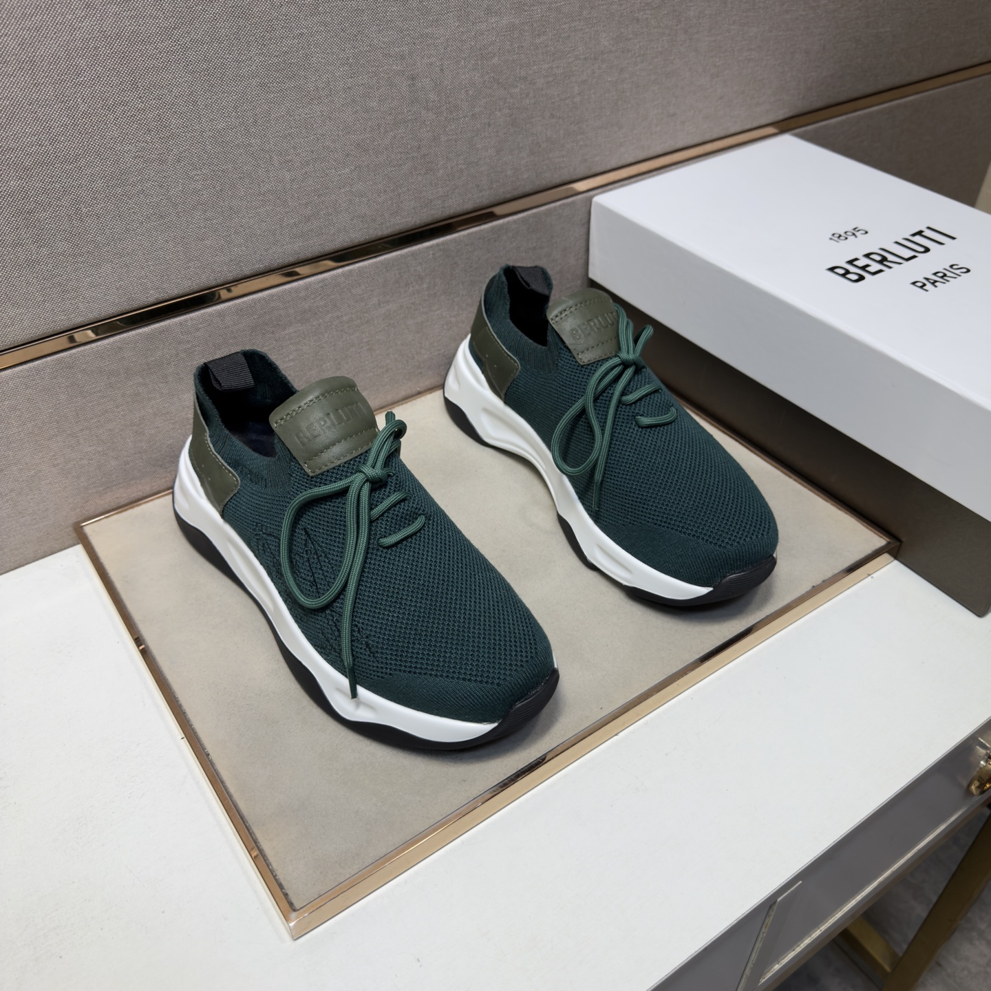 NO:897795,[Bruti~] Men's casual shoes are on sale simultaneously in 2026z cabinets. Size: 38-44 # 1 color. The upper is made of multi-material spliced ​​mesh lining, which is comfortable and breathable. The original sole is comfortable and wear-resistant. The real thing is better when photographed in person.19860909【布鲁提～】男士休闲鞋 2026z柜同步发售 码数:38-44 # 1个颜色鞋面选用多材质拼接网布内里,舒适透气,鞋底原版舒适耐磨大底,实物拍摄实物更赞,,Men's shoes
