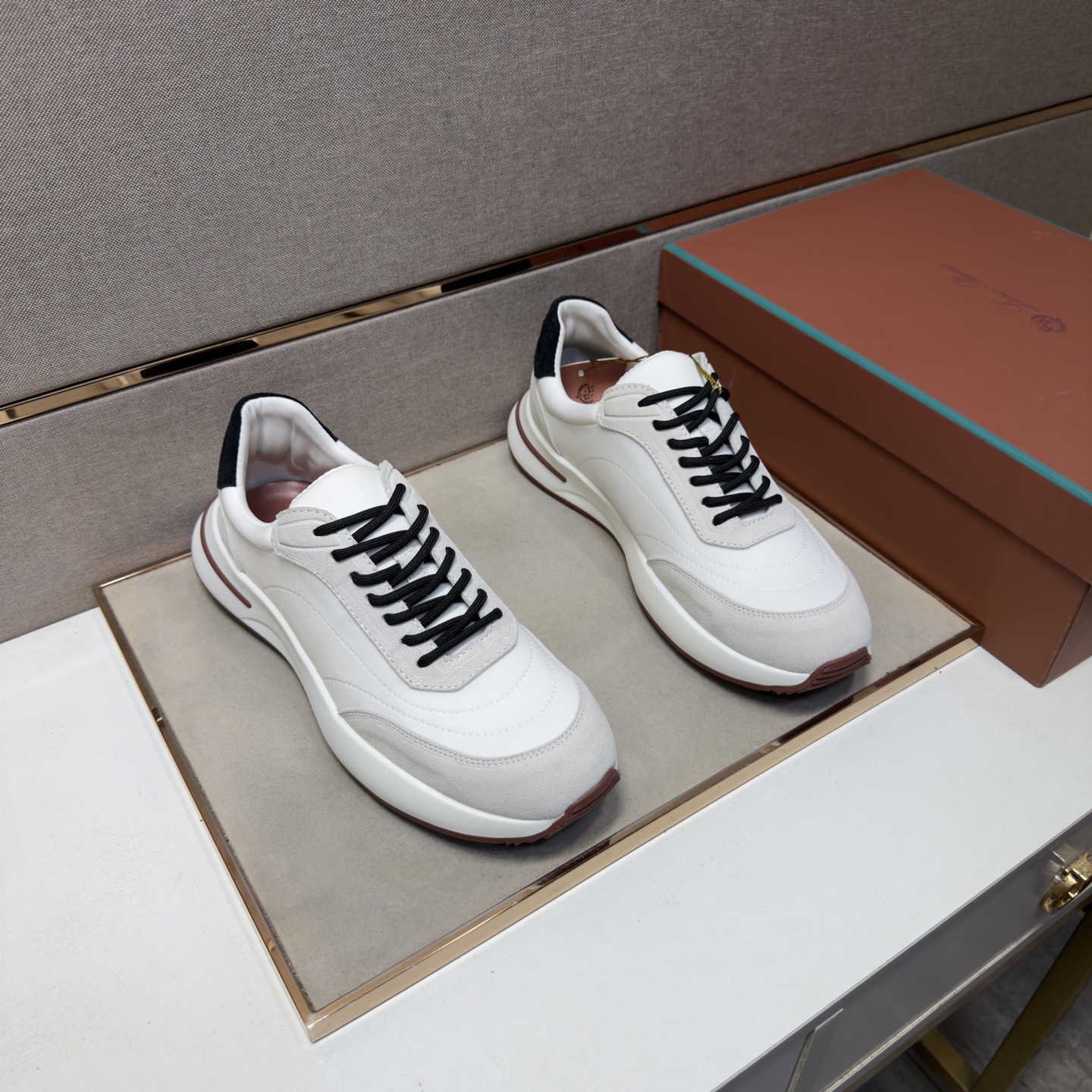NO:897798,[LP~] Men's casual shoes are on sale simultaneously in 2026z cabinets. Size: 39-44 # 5 colors. The upper is made of multi-material spliced ​​mesh lining, which is comfortable and breathable. The original sole is comfortable and wear-resistant. The real thing is better when photographed in person. loro piana19860909【LP～】男士休闲鞋 2026z柜同步发售 码数:39-44 # 5个颜色鞋面选用多材质拼接网布内里,舒适透气,鞋底原版舒适耐磨大底,实物拍摄实物更赞,,loro piana,Men's shoes