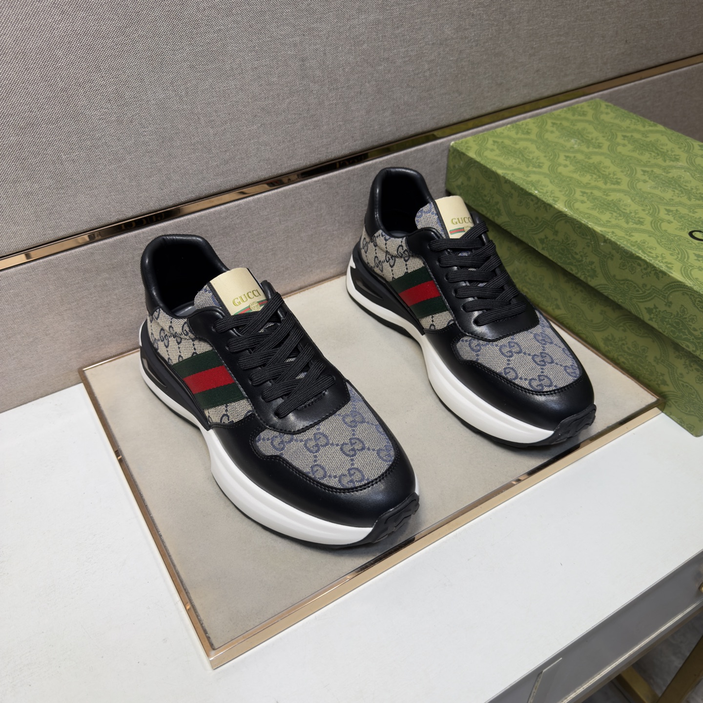 NO:953583,[Gucci~] Men's casual shoes 2026z cabinet simultaneous sale Size: 38-44# 3 colors The upper is made of cowhide with genuine leather lining, which is comfortable and breathable. The original sole is comfortable and wear-resistant. The real thing is better when photographed in person, gucci, cowhide19860909【古驰～】男士休闲鞋 2026z柜同步发售 码数:38-44# 3个颜色 鞋面选用牛皮拼接真皮内里,舒适透气,鞋底原版舒适耐磨大底,实物拍摄实物更赞,,gucci,cowhide,Men's shoes