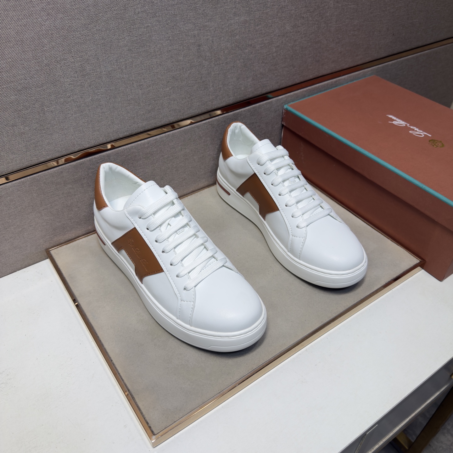 NO:955314,[LP~] Men's casual shoes 2026z cabinet simultaneous sale Code number: 38-44# 1 color upper is made of multi-material splicing genuine leather lining, comfortable and breathable, the original sole is comfortable and wear-resistant, the real thing is better when photographed, loro piana19860909【LP～】男士休闲鞋 2026z柜同步发售 码数:38-44# 1个颜色鞋面选用多材质拼接真皮内里,舒适透气,鞋底原版舒适耐磨大底,实物拍摄实物更赞,,loro piana,Men's shoes