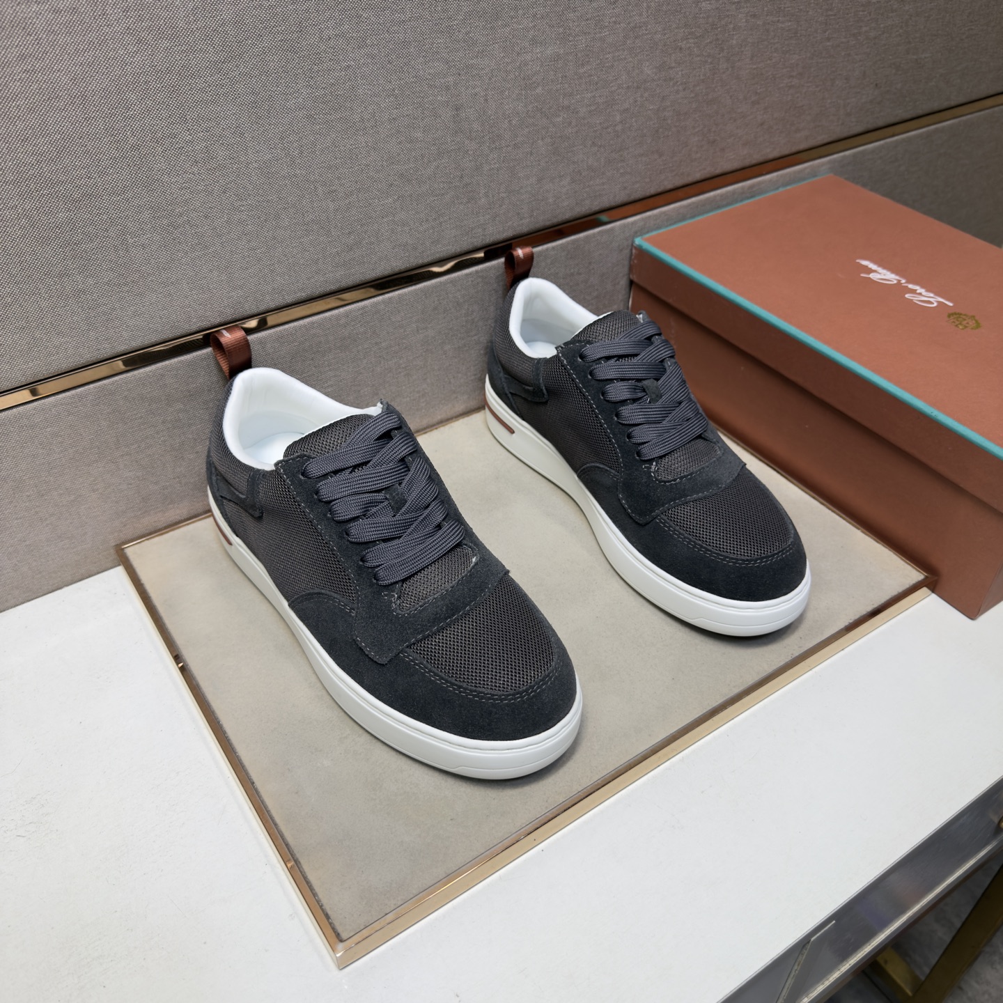 NO:956142,[LP~] Men's casual shoes 2026z cabinet sales simultaneously Size 38-44 # 1 color The upper is made of multi-material stitching mesh lining, comfortable and breathable, the original sole is comfortable and wear-resistant, the real thing is better when photographed, loro piana19860909【LP～】男士休闲鞋 2026z柜同步发售 码数38-44 # 1个颜色鞋面选用多材质拼接网布内里,舒适透气,鞋底原版舒适耐磨大底,实物拍摄实物更赞,,loro piana,Men's shoes