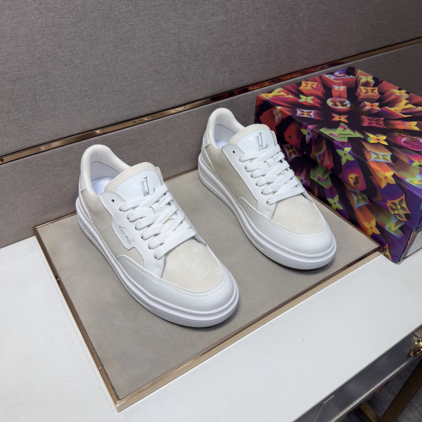 NO:956180,[LV~] Men's casual shoes 2026z cabinet sales simultaneously Size 38-44 # 4 colors The upper is made of multi-material spliced ​​mesh lining, which is comfortable and breathable. The original sole is comfortable and wear-resistant. The real thing is better when photographed in person, Louis Vuitton19860909【LV～】男士休闲鞋 2026z柜同步发售 码数38-44 # 4个颜色鞋面选用多材质拼接网布内里,舒适透气,鞋底原版舒适耐磨大底,实物拍摄实物更赞,,louis vuitton,Men's shoes