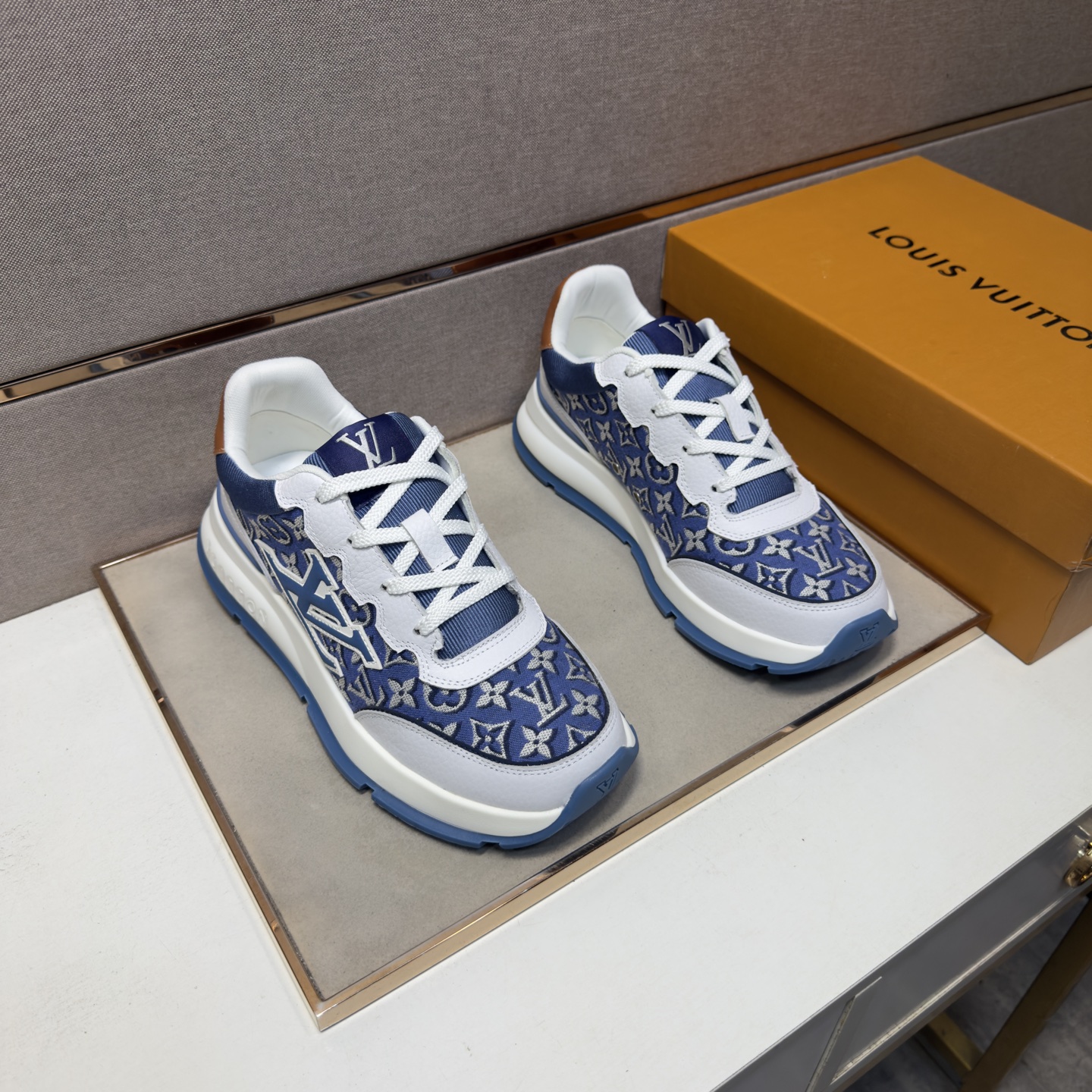 NO:956529,[LV~] Men's casual shoes 2026z cabinet sales simultaneously Size 38-44 # 4 colors The upper is made of multi-material spliced ​​mesh lining, which is comfortable and breathable. The original sole is comfortable and wear-resistant. The real thing is better when photographed in person, Louis Vuitton19860909【LV～】男士休闲鞋 2026z柜同步发售 码数38-44 # 4个颜色鞋面选用多材质拼接网布内里,舒适透气,鞋底原版舒适耐磨大底,实物拍摄实物更赞,,louis vuitton,Men's shoes