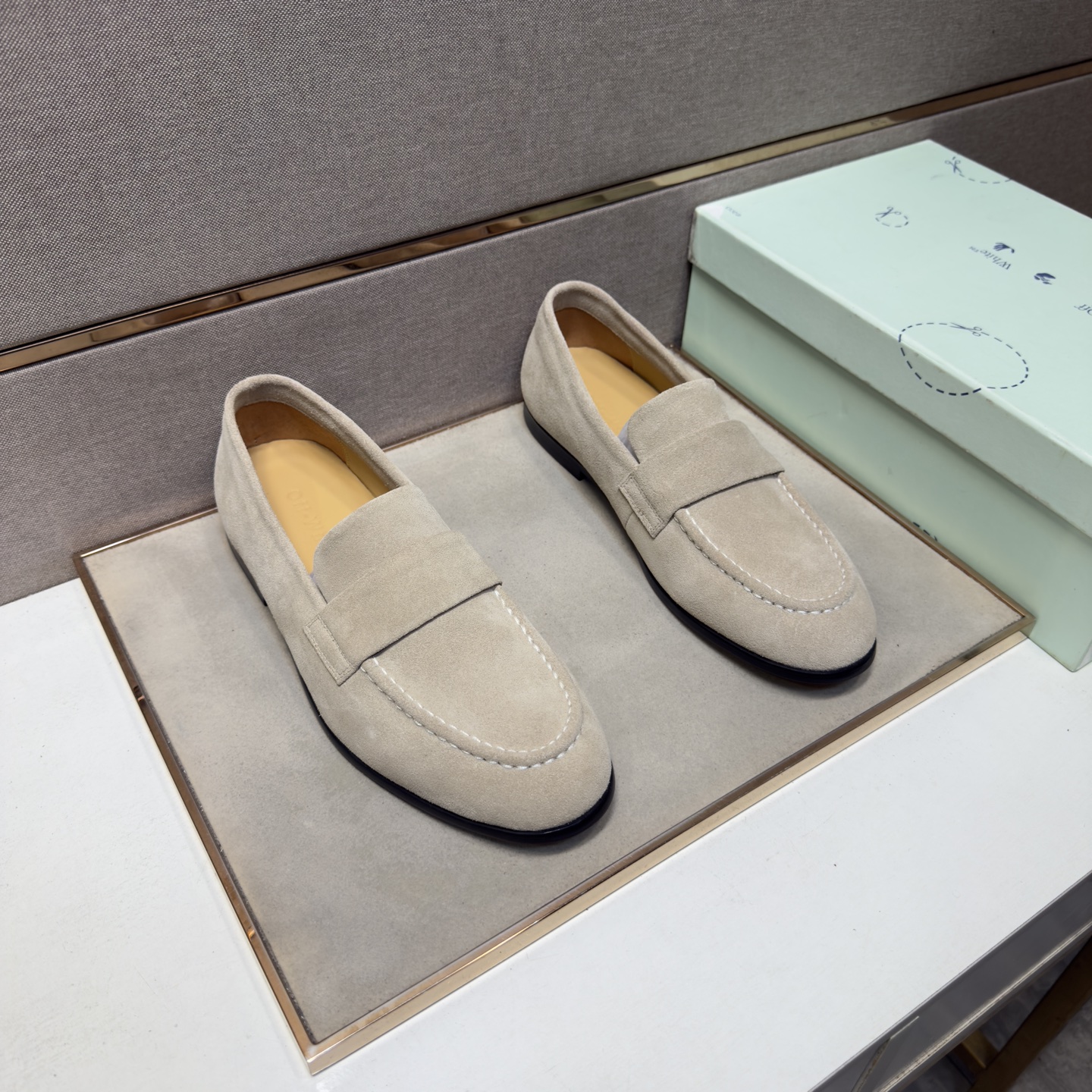 NO:956470,[OFF~] Men's casual shoes 2026z cabinet simultaneous sale Size 38-44 # 3 colors uppers are made of multi-material splicing genuine leather lining, comfortable and breathable, original soles are comfortable and wear-resistant, the real photos are better than the real ones, off white19860909【OFF～】男士休闲鞋 2026z柜同步发售 码数38-44 # 3个颜色鞋面选用多材质拼接真皮内里,舒适透气,鞋底原版舒适耐磨大底,实物拍摄实物更赞,,off white,Men's shoes