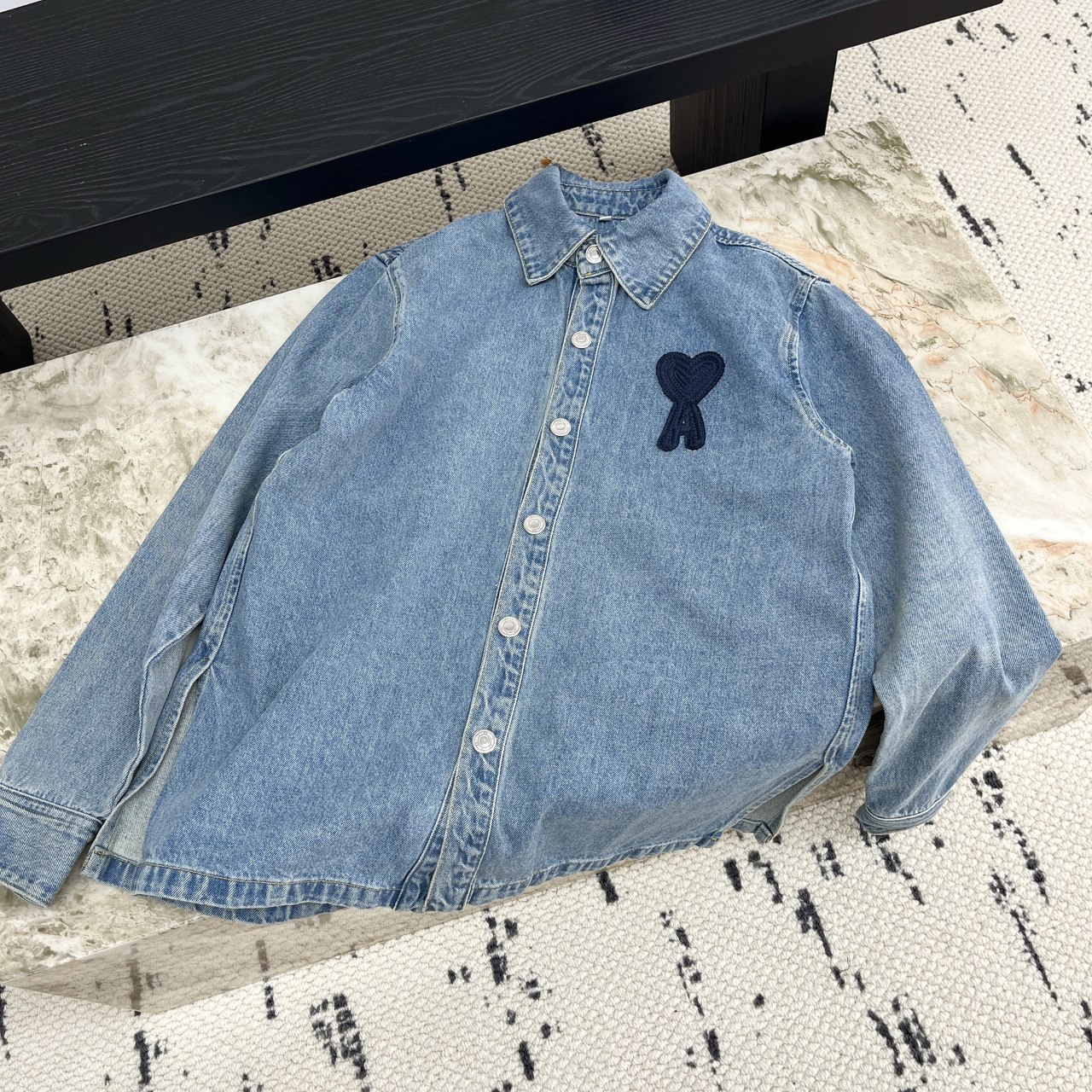 NO:321837,AMI 2025 spring and summer new style love embroidered denim jacket, same style for men and women, three-dimensional embroidery process on chest, pure denim cotton SML P,, jackets & coats, alexander wang19860909AMI 2025 春夏新款 爱心刺绣牛仔外套,男女同款,胸前立体贴布绣花工艺,纯牛仔棉 码数SML P,,jackets & coats,alexander wang,Women's clothing