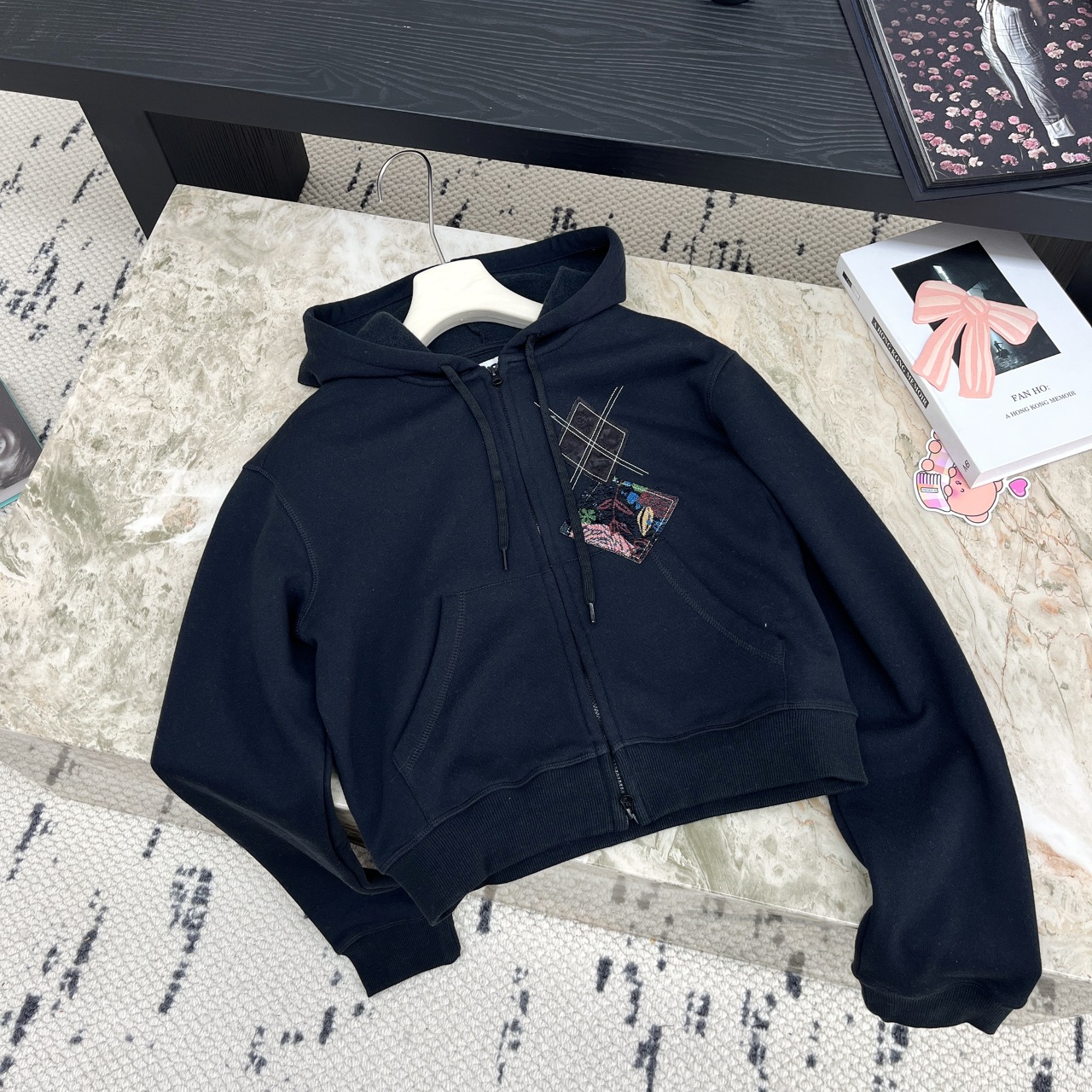 小众 25秋冬新款 菱格图案连帽卫衣 高腰短款版型 时髦休闲 两色SML