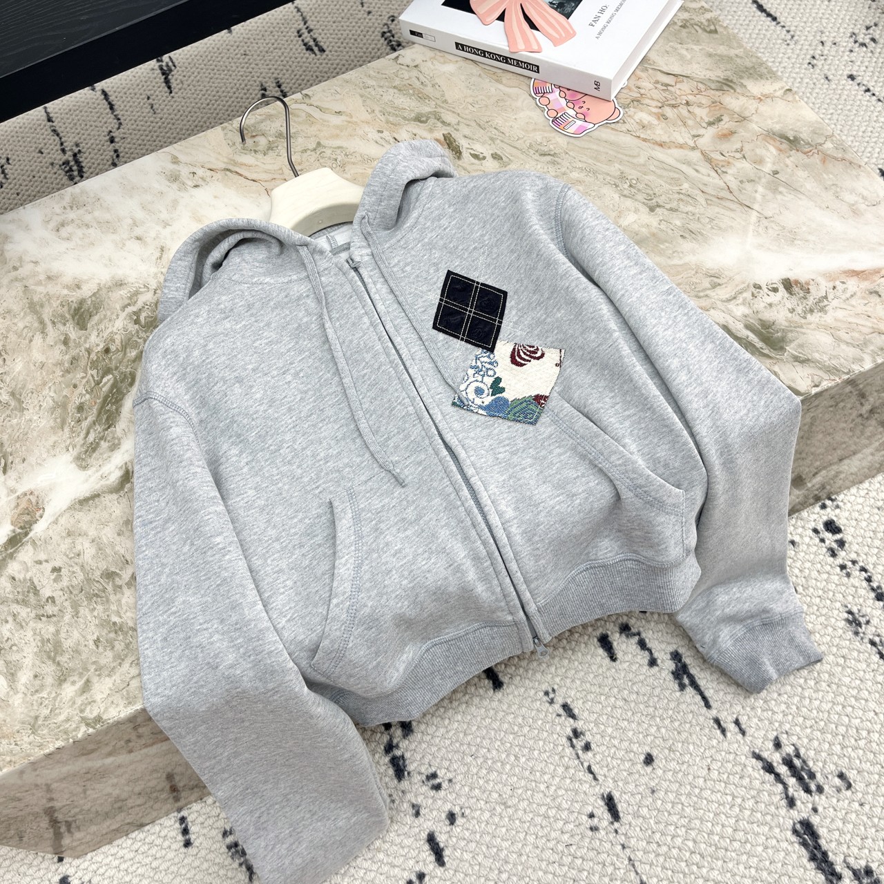 小众 25秋冬新款 菱格图案连帽卫衣 高腰短款版型 时髦休闲 两色SML