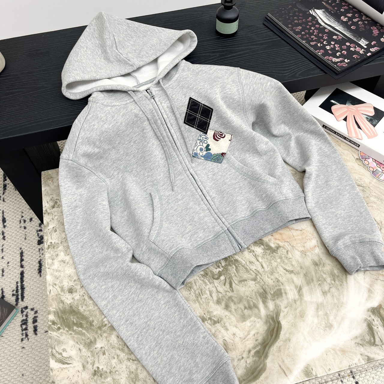 小众 25秋冬新款 菱格图案连帽卫衣 高腰短款版型 时髦休闲 两色SML