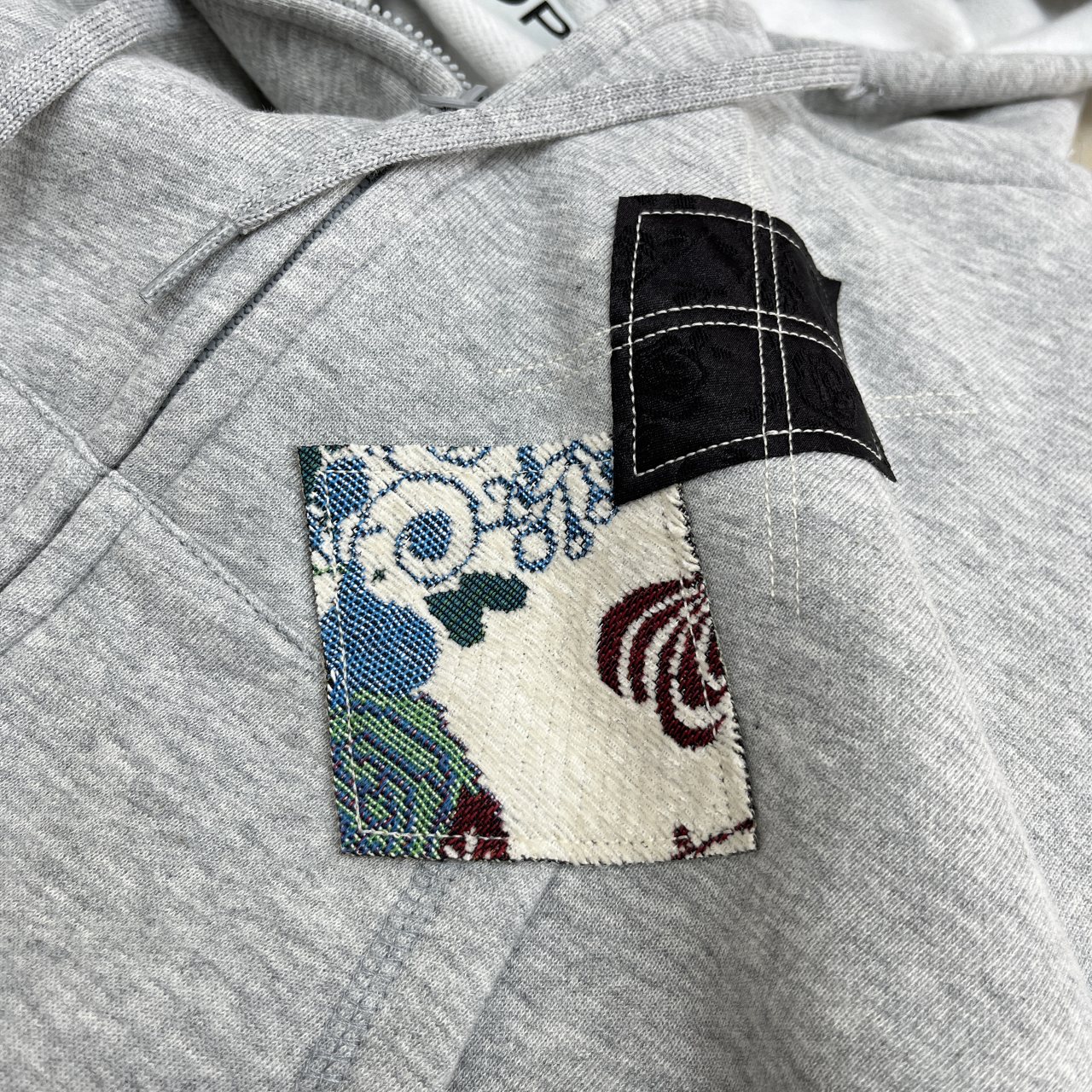 小众 25秋冬新款 菱格图案连帽卫衣 高腰短款版型 时髦休闲 两色SML