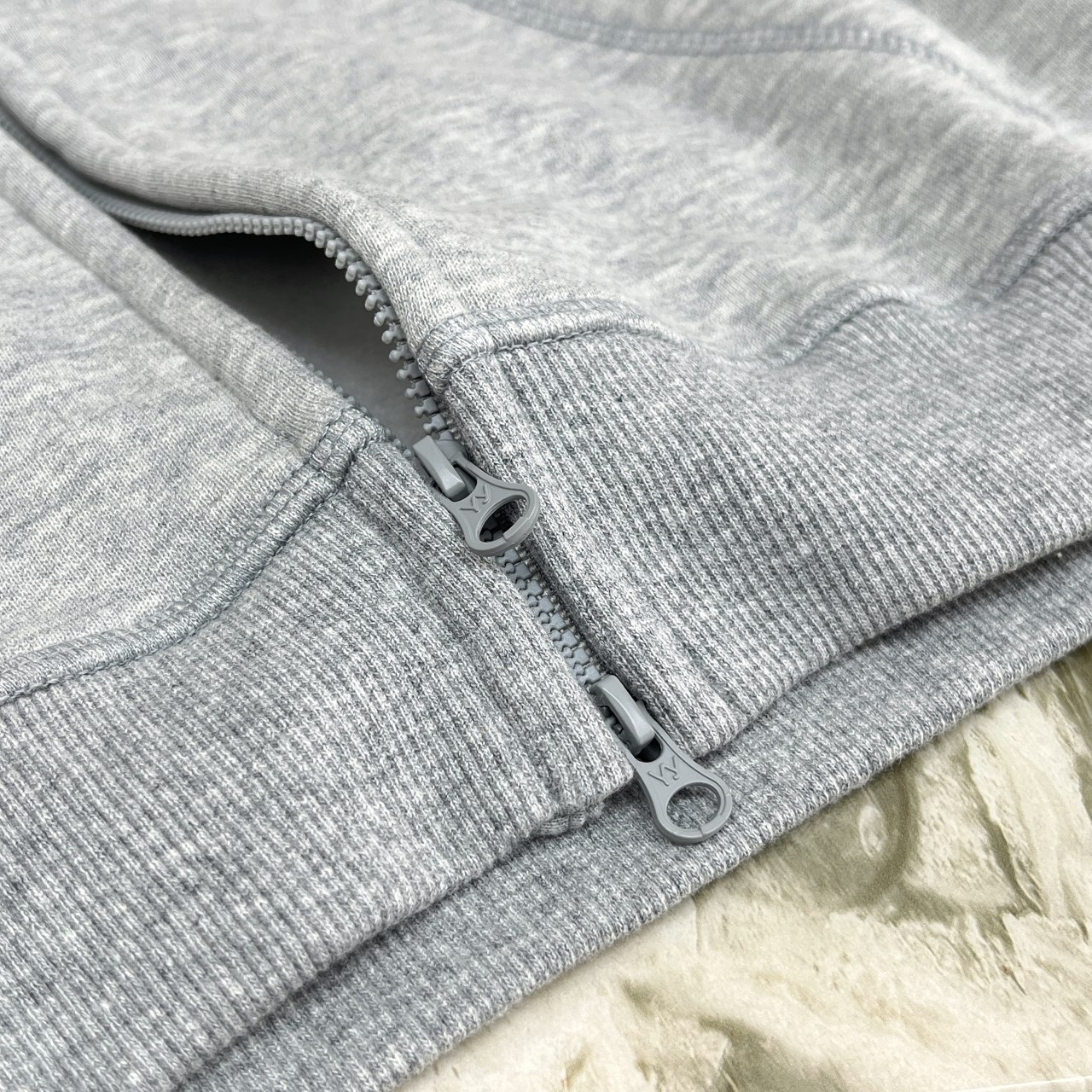 小众 25秋冬新款 菱格图案连帽卫衣 高腰短款版型 时髦休闲 两色SML