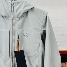 ARCTERYX GAMMA MX始祖鸟防风冲锋衣 秋冬城市通勤和户外攀岩运动,防风耐磨透气 相比于冲锋衣 上身更加舒适 ARCTERYX GAMMA MX始祖鸟防风冲锋衣 秋冬城市通勤和户外攀岩运动,防风耐磨透气 相比于冲锋衣 上身更加舒适