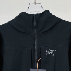 ARCTERYX GAMMA MX始祖鸟防风冲锋衣 秋冬城市通勤和户外攀岩运动,防风耐磨透气 相比于冲锋衣 上身更加舒适 ARCTERYX GAMMA MX始祖鸟防风冲锋衣 秋冬城市通勤和户外攀岩运动,防风耐磨透气 相比于冲锋衣 上身更加舒适