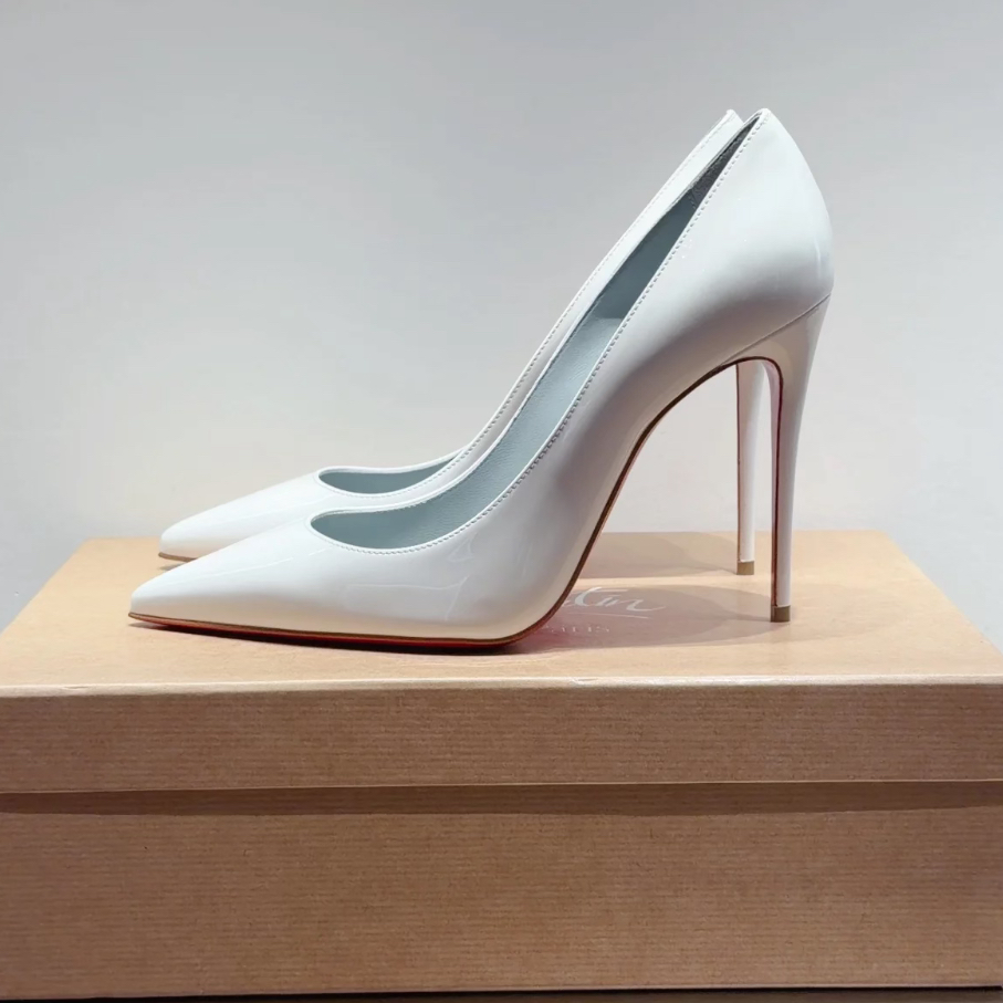 NO:711556,High-end customized 2026 spring and summer classic series! H10Cm, size 34-42. Genuine leather outsole..9033-003. White cowhide, lake green sheepskin lining. Outsole trademark buckle..Official website synchronized. No return or exchange. Standard European size Reference:9033-003 Color:white/green Material:Specchio leather Lining: goat leather Heel heigh:10Cm Sole:leather sole Size:EUR 34-42 (US 4-11):,,christian louboutin,cowhide,sheepskin,Leather soles19860909高端订制 2026年春夏精典款系列！ H10Cm,尺码34-42码.真皮大底..9033-003.白色牛皮,湖水绿色羊皮里.大底商標扣..官网同步.不退不換 标准欧码 Reference:9033-003 Color:white/green Material:Specchio leather Lining: goat leather Heel heigh:10Cm Sole:leather sole Size:EUR 34－42（US 4一11) :,,christian louboutin,cowhide,sheepskin,Leather soles,Women's Shoes