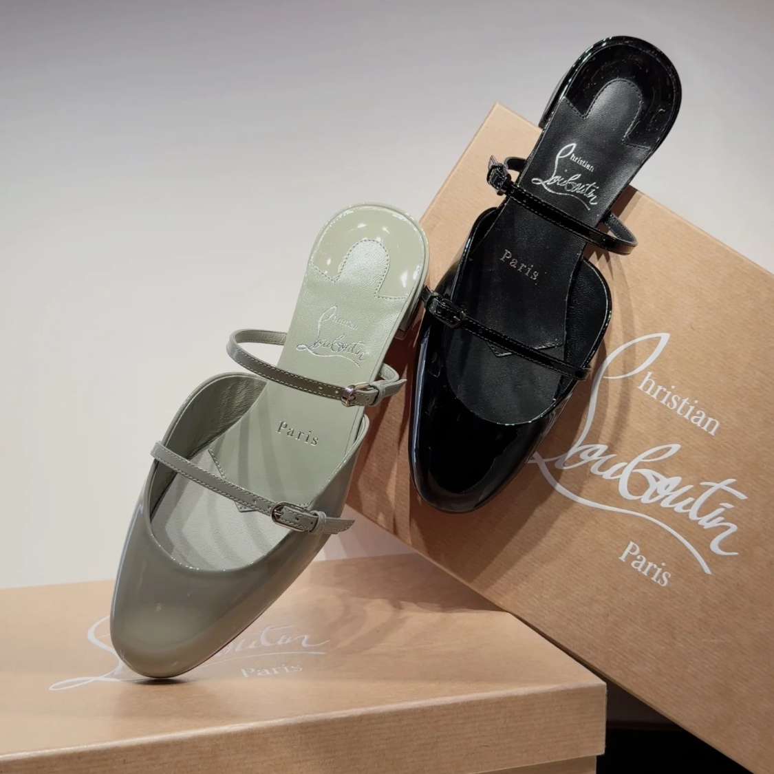 NO:711554,High-end customized 2026 spring and summer classic series!  H1.5Cm size 34-43. Genuine leather outsole -007. Lake green seven leather, lake green sheepskin lining. Official website picture Standard European code Reference:-007 Color:gelreen/green Material:patent Lining:red goat leather Heel heigh:1.5Cm Sole:leather sole Size:EU 34-43 (US 4-11):,,christian  louboutin,sheepskin,leather soles19860909高端订制 2026春夏精典款系列！ H1.5Cm尺码34-43码.真皮大底 －007.湖水绿色柒皮,湖水绿色羊皮里. 官网图 标准欧码 Reference:-007 Color:gelreen/green Material:patent Lining:red goat leather Heel heigh:1.5Cm Sole:leather sole Size:EU 34－43（US 4一11) :,,christian louboutin,sheepskin,Leather soles,Women's Shoes