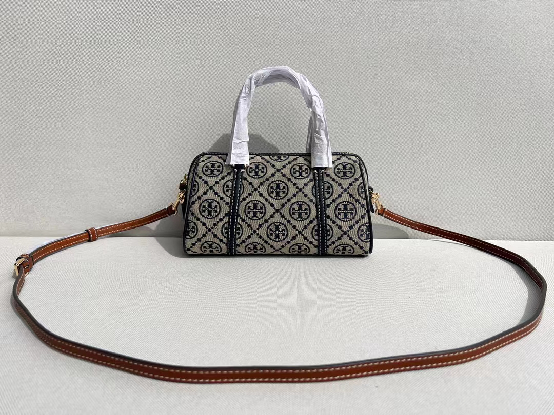 Tory Burch TB新款T MONOGRAM 老花迷你酒桶包波士顿枕头包 T Monogram 图案提花织物