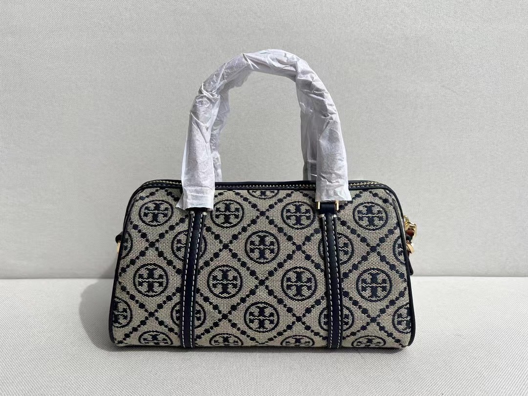 Tory Burch TB新款T MONOGRAM 老花迷你酒桶包波士顿枕头包 T Monogram 图案提花织物