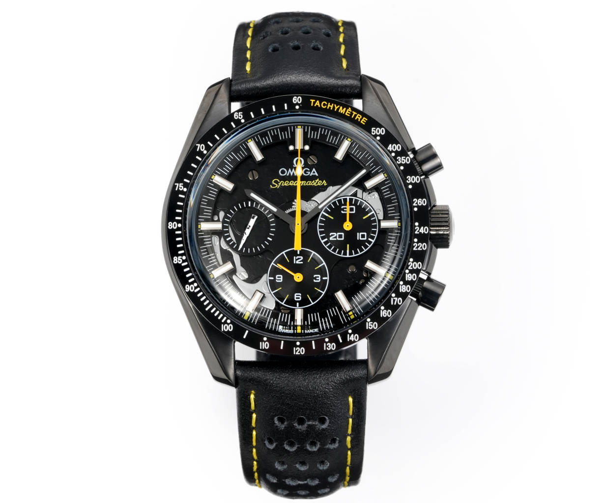 NO:393986,The disk of the Omega Speedmaster's Dark Side 'Apollo 8' was carved to imitate the surface of the moon. In terms of decorative details, this time Omega used a yellow chronograph hand with a watch embellished in the Dark Side of the Moon, super luminous, manual machinery, diameter 44.25, thickness 13.8. Return to original authentic, waterproof rice,,,omega19860909欧米茄超霸月之暗面“阿波罗8号”的盘面、进行了模仿月球表面的雕刻,在装饰细节上,这次欧米茄在月之暗面使用了黄色点缀手表的计时指针,超强夜光,手动机械,直径44.25,厚13.8.返原正品,防水米,,,omega,Watch