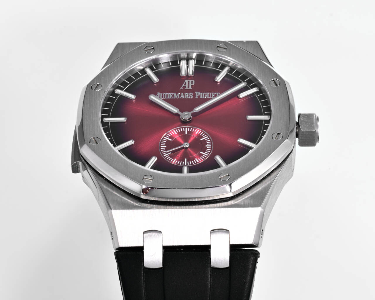 Audemars Piguet Royal Oak Jumbo Extra-Thin 26591IP platinum case, platinum bezel, red dial, black rubber strap 39mm Men's Automatic